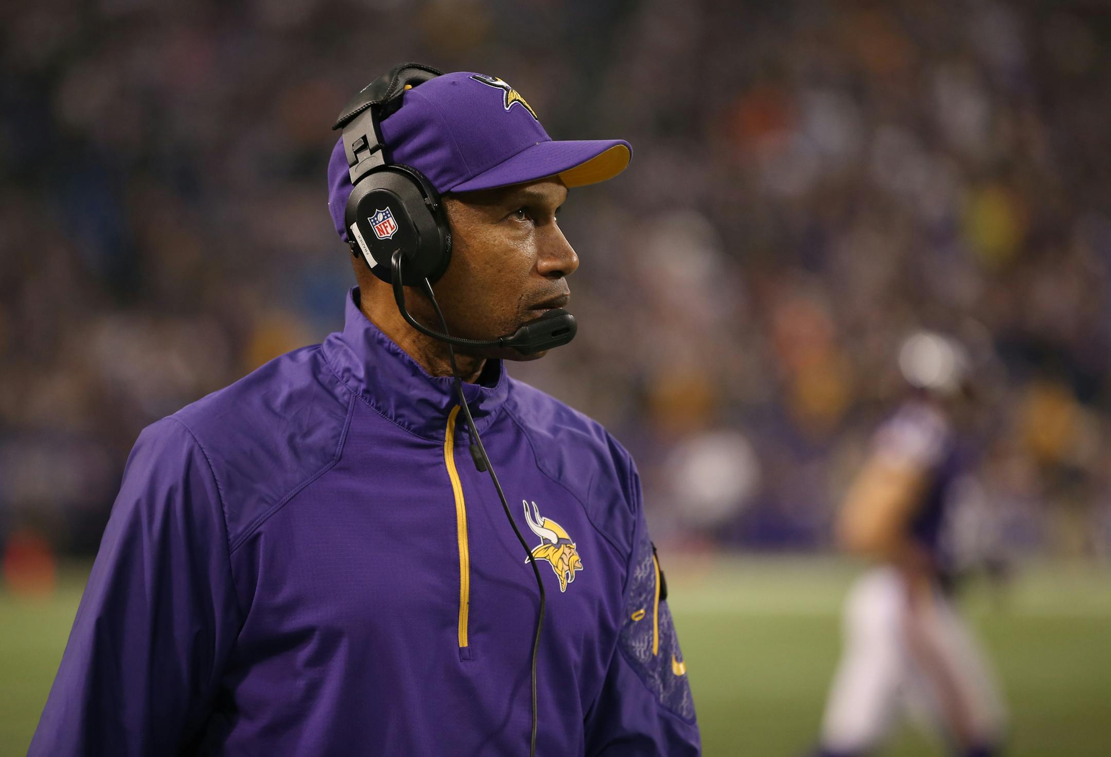 Vikings head coach Leslie Frazier watched kicker Blair Walsh miss a 57-yard field goal. Walsh made a 39-yard field goal earlier in the drive, but it was nullified by a 15 yard face mask penalty by fullback Rhett Ellison (40). ] MCKENNA EWEN &#xb7; mckenna.ewen@startribune.com Minnesota Vikings and Chicago Bears - Mall of America Field in Minneapolis, Minn. - 12/01/2013