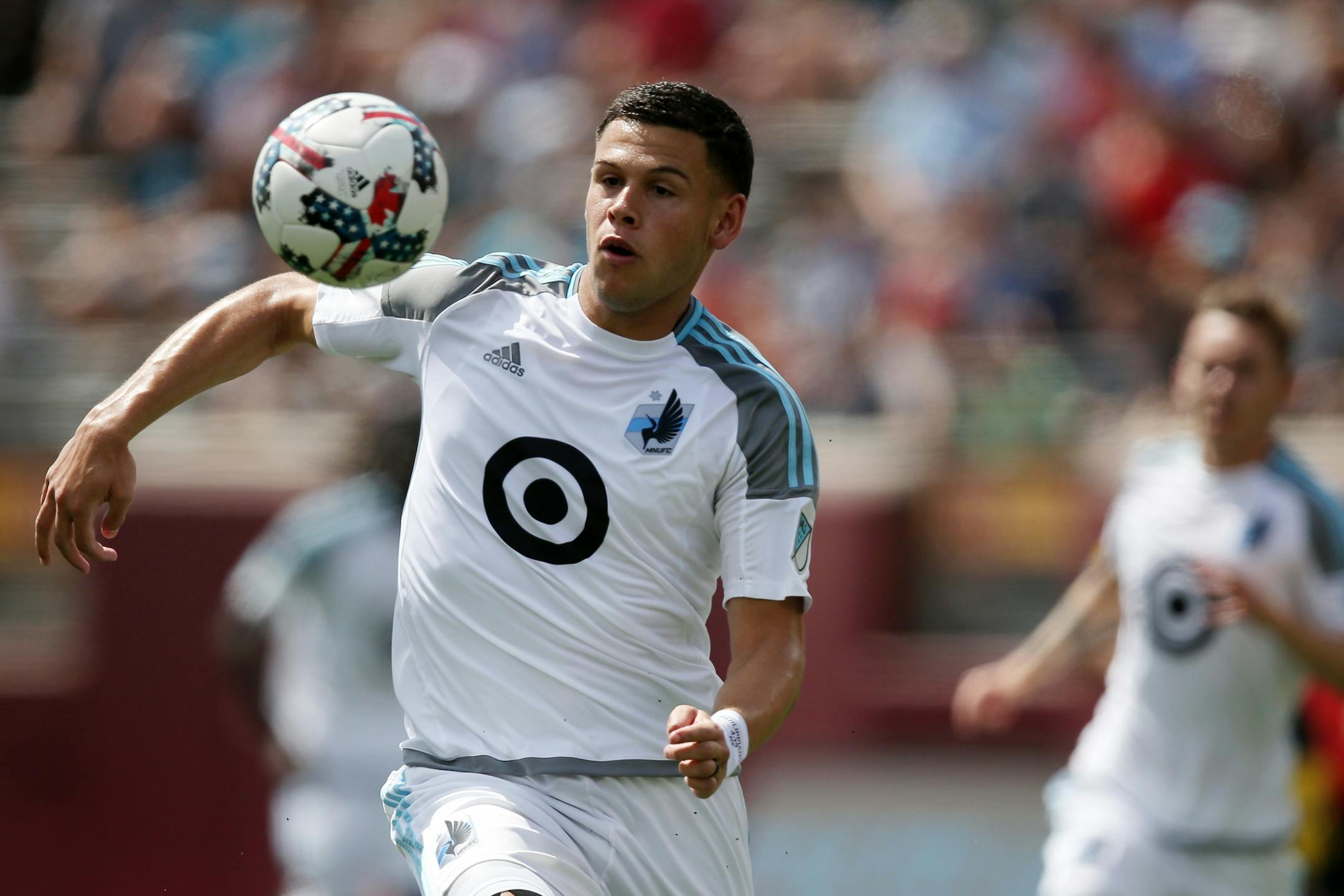 Minnesota United forward Christian Ramirez (21) settled the ball after a long pass up field in the first half.