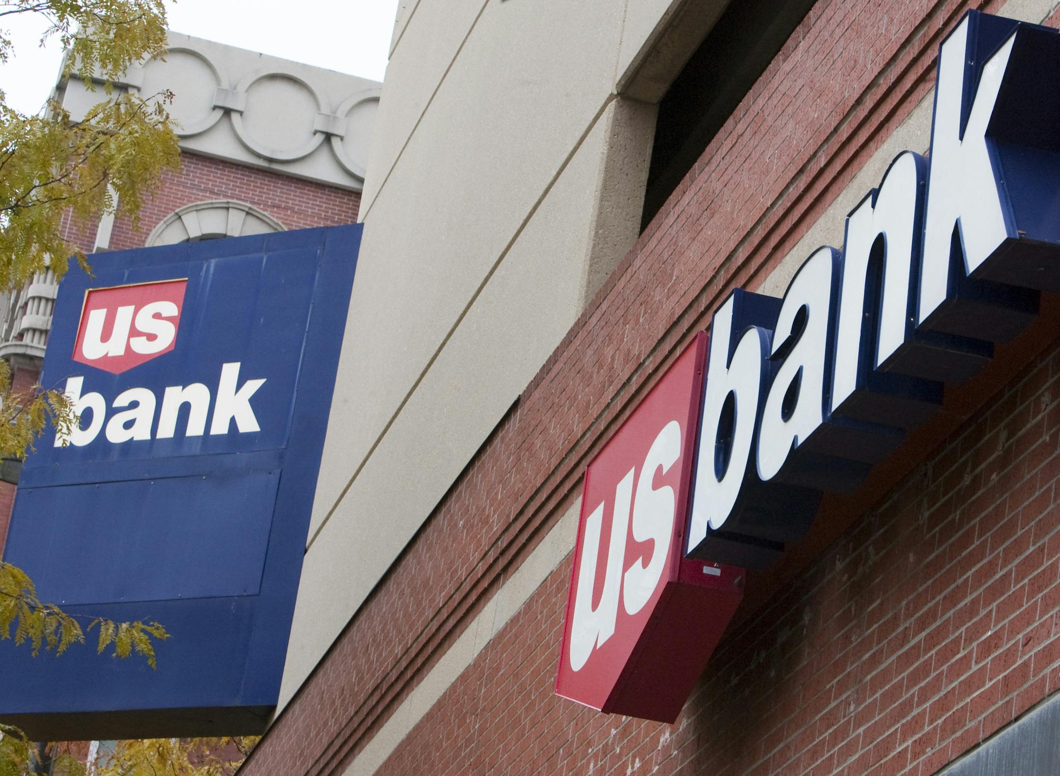 FILE - In this Oct. 20, 2009, file photo, signs on a US Bank branch in Omaha, Neb., are shown in Omaha, Neb. U.S. Bancorp reports quarterly earnings on Friday, Jan. 15, 2016. (AP Photo/Nati Harnik, File) ORG XMIT: NYBZ503 ORG XMIT: MIN2002031110414526