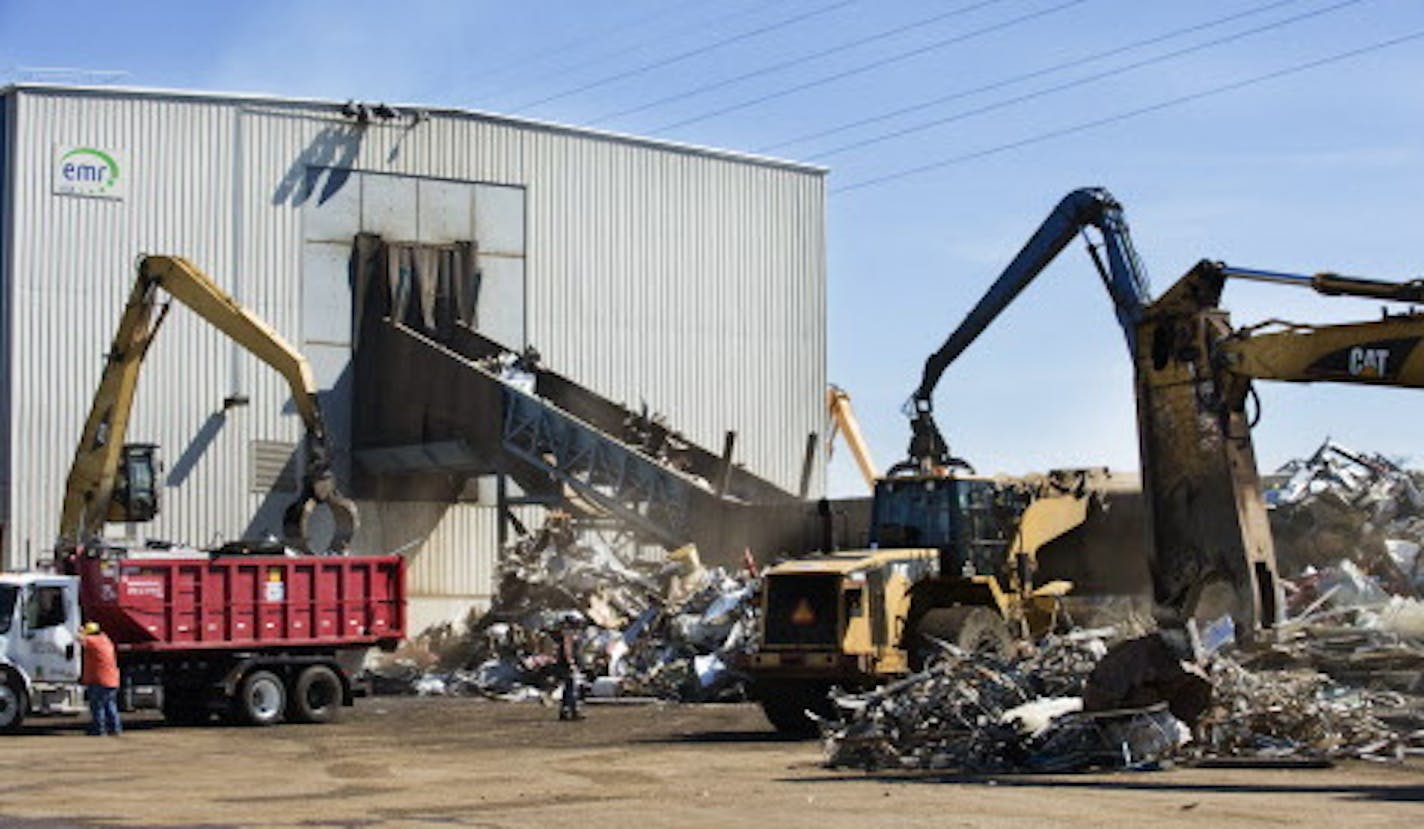 DAVID BREWSTER &#xef; dbrewster@startribune.com Wednesday 05/26/10 Minneapolis We will tour the scrap yard and view the year-old shredder with Stephen Ettinger for a story that says electeds haven't gotten many complaints about a shredder whose potential installation caused a ruckus for years. IN THIS PHOTO: ] The enclosed metal shredder operated by Northern Metal Recycling in north Minneapolis.