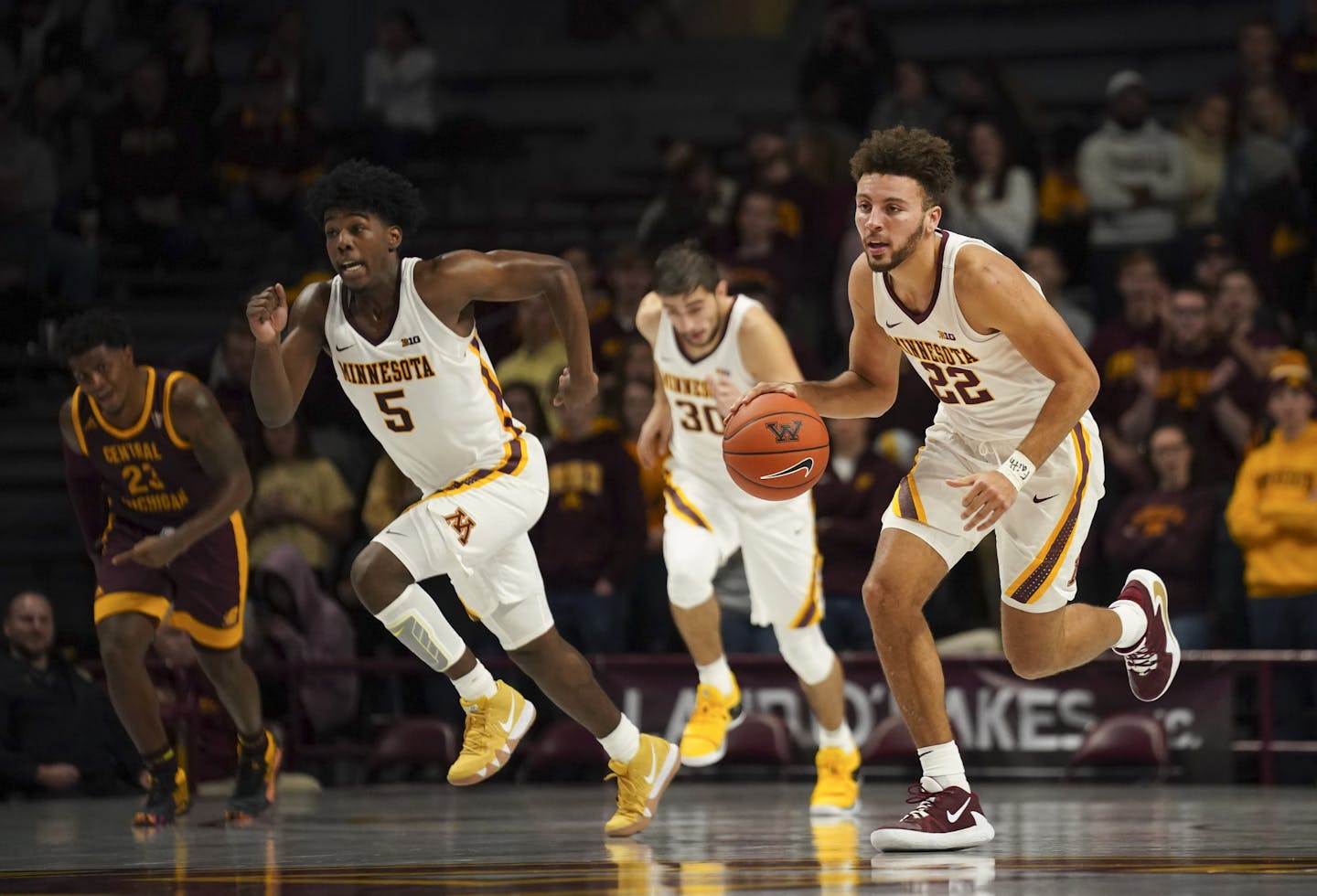 Minnesota Golden Gophers guard Gabe Kalscheur (22) headed up court on a fast break in the second half. ] JEFF WHEELER • Jeff.Wheeler@startribune.com The University of Minnesota men's basketball team defeated Central Michigan 82-57 in an NCAA basketball game Thursday night, November 21, 2019 at Williams Arena in Minneapolis.