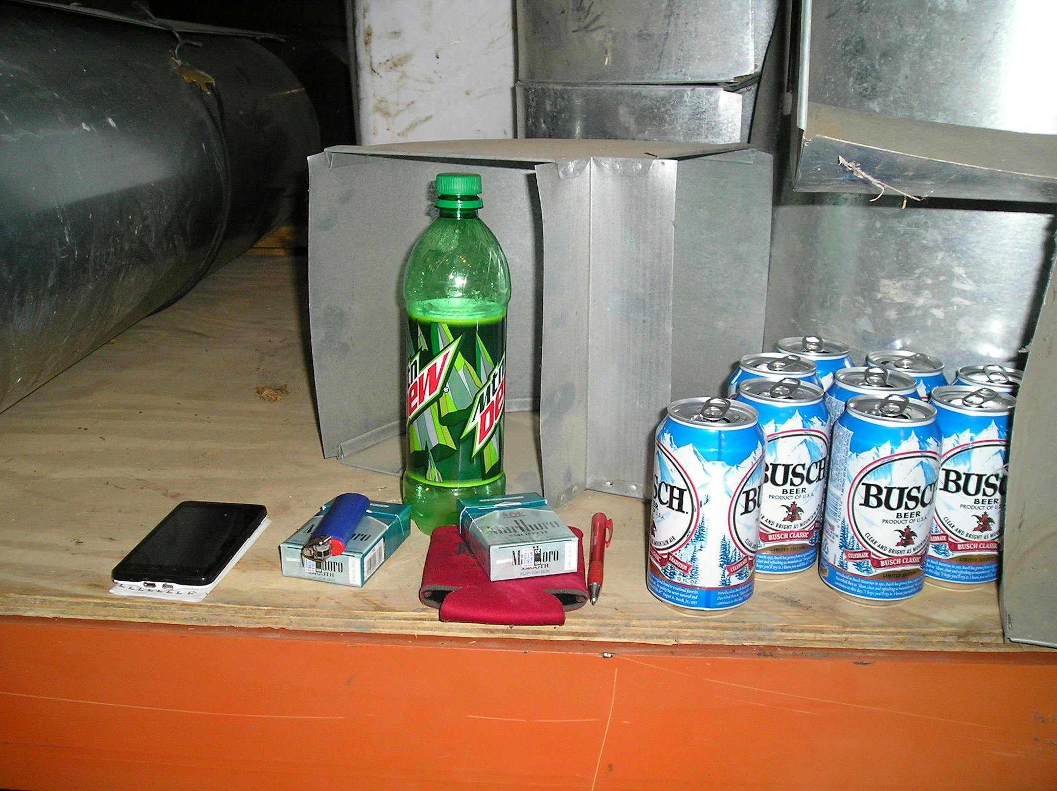 Investigators found two suicide notes under Eric Thomes' cell phone, together with an empty Mtn Dew bottle, cigarettes and nine empty beer cans.