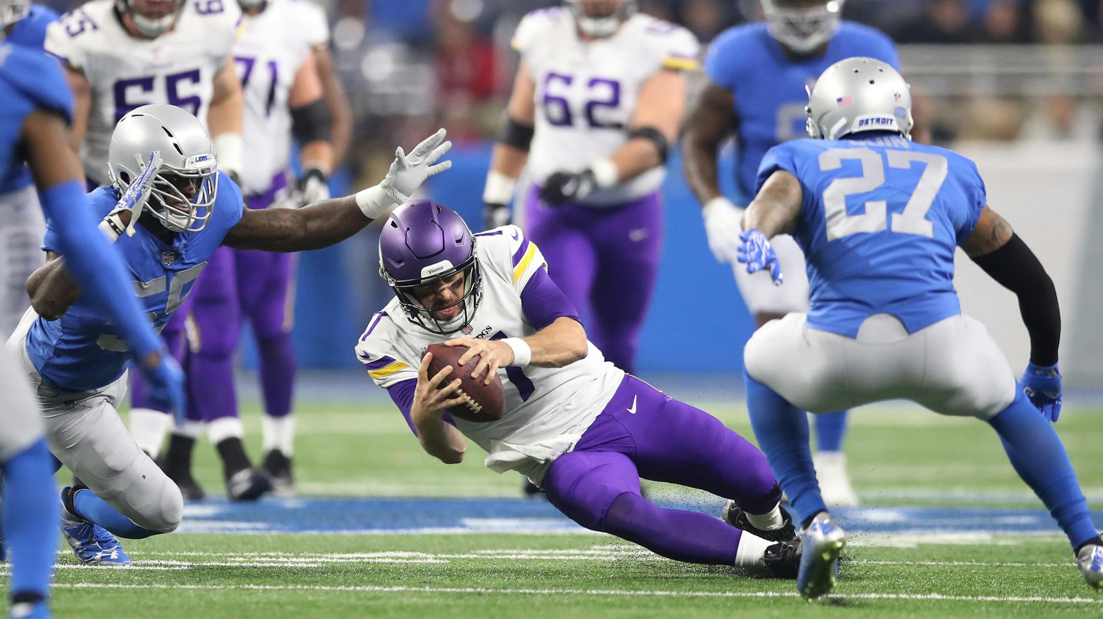Minnesota Vikings quarterback Case Keenum (7) avoid a hit by Detroit Lions outside linebacker Tahir Whitehead (59) , picking up a first down in the first quarter at Ford Field Thursday November 23, 2017 in Detroit , MI.] The Detroit Lions hosted the Minnesota Vikings Thanksgiving Day .JERRY HOLT &#xef; jerry.holt@startribune.com