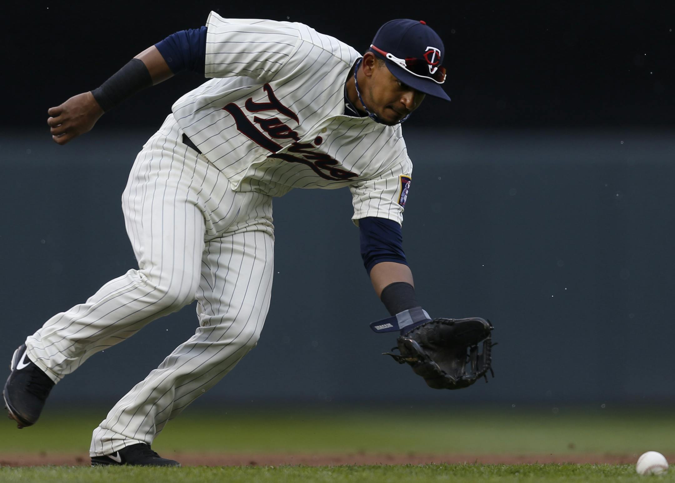 At the Twins game against the Mets on 3/13/13, SS Eduardo Escobar tosses out centerfield John Buck(44) in the fifth inning.]rtsong-taatarii@startribune.com ORG XMIT: MIN1304131710212203