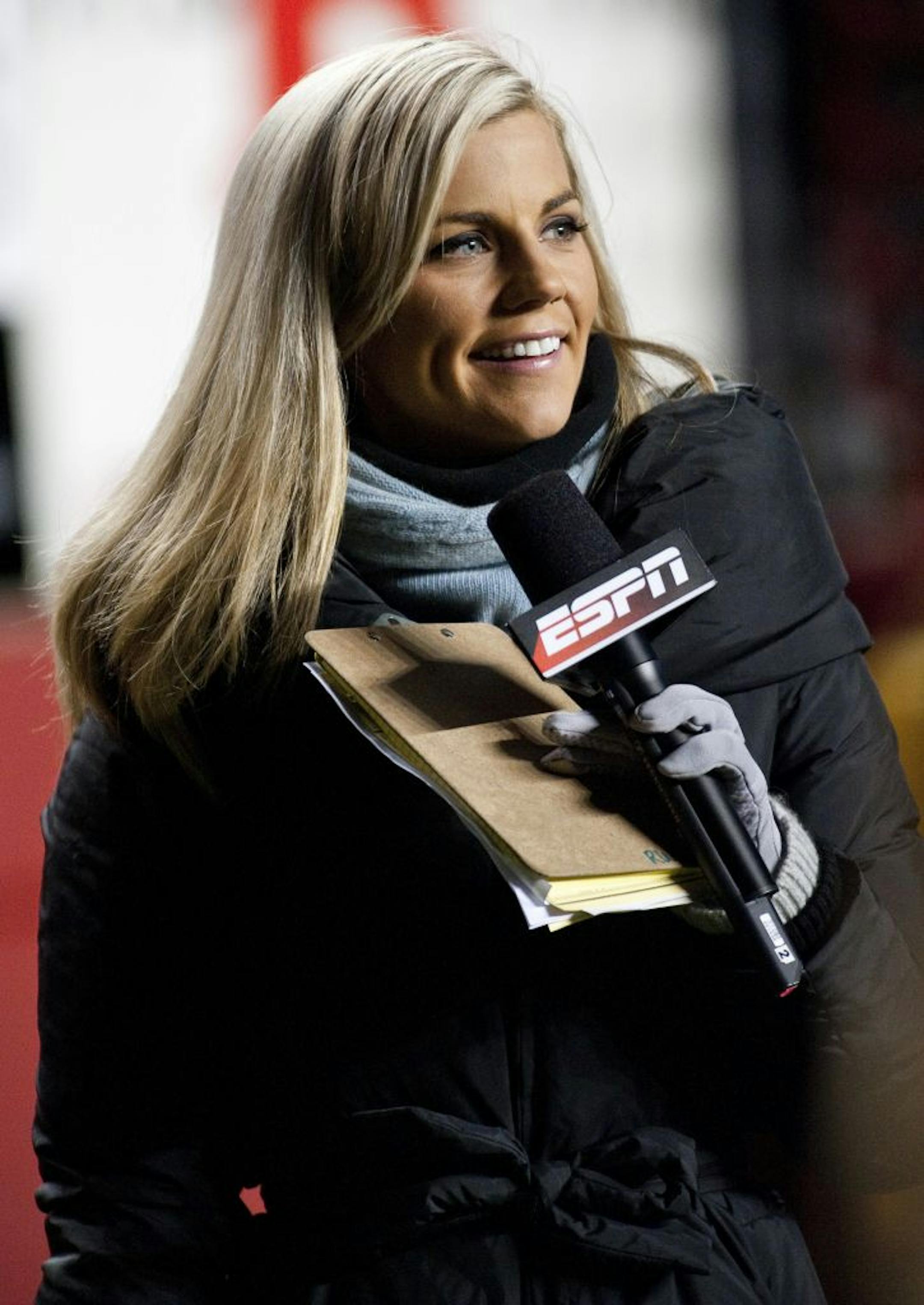 Newly married AND funny: Samantha Steele has a wicked wit online – #nojoke.