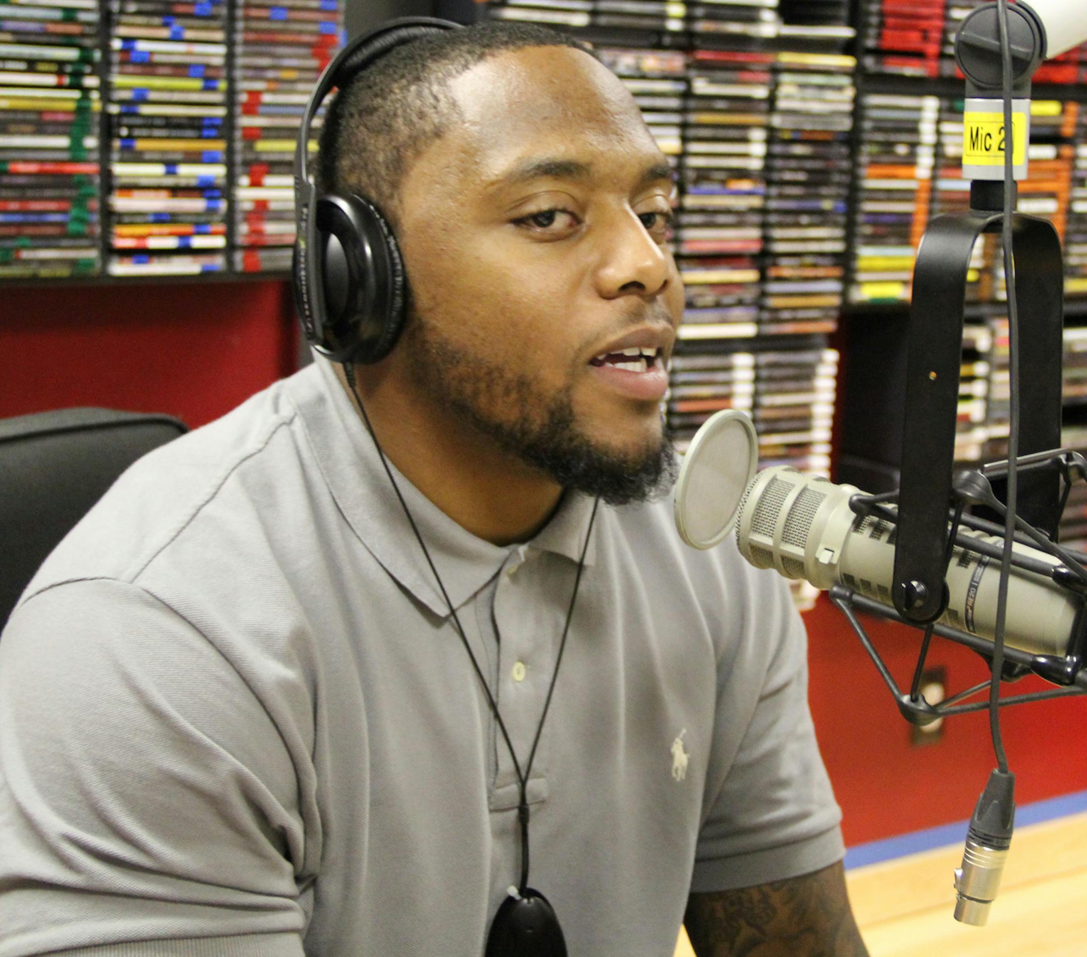 Vikings linebacker Erin Henderson said he had a new appreciation of what writers go through after the journalism boot camp.