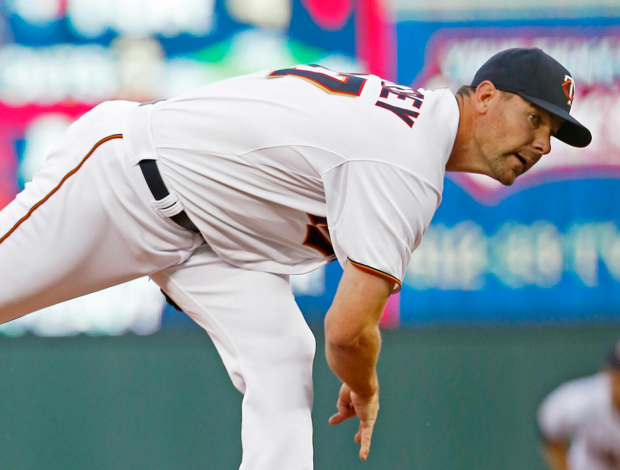 Minnesota Twins pitcher Mike Pelfrey throws against the Cleveland Indians in the first inning of a baseball game, Friday, April 17, 2015, in Minneapolis. (AP Photo/Jim Mone)