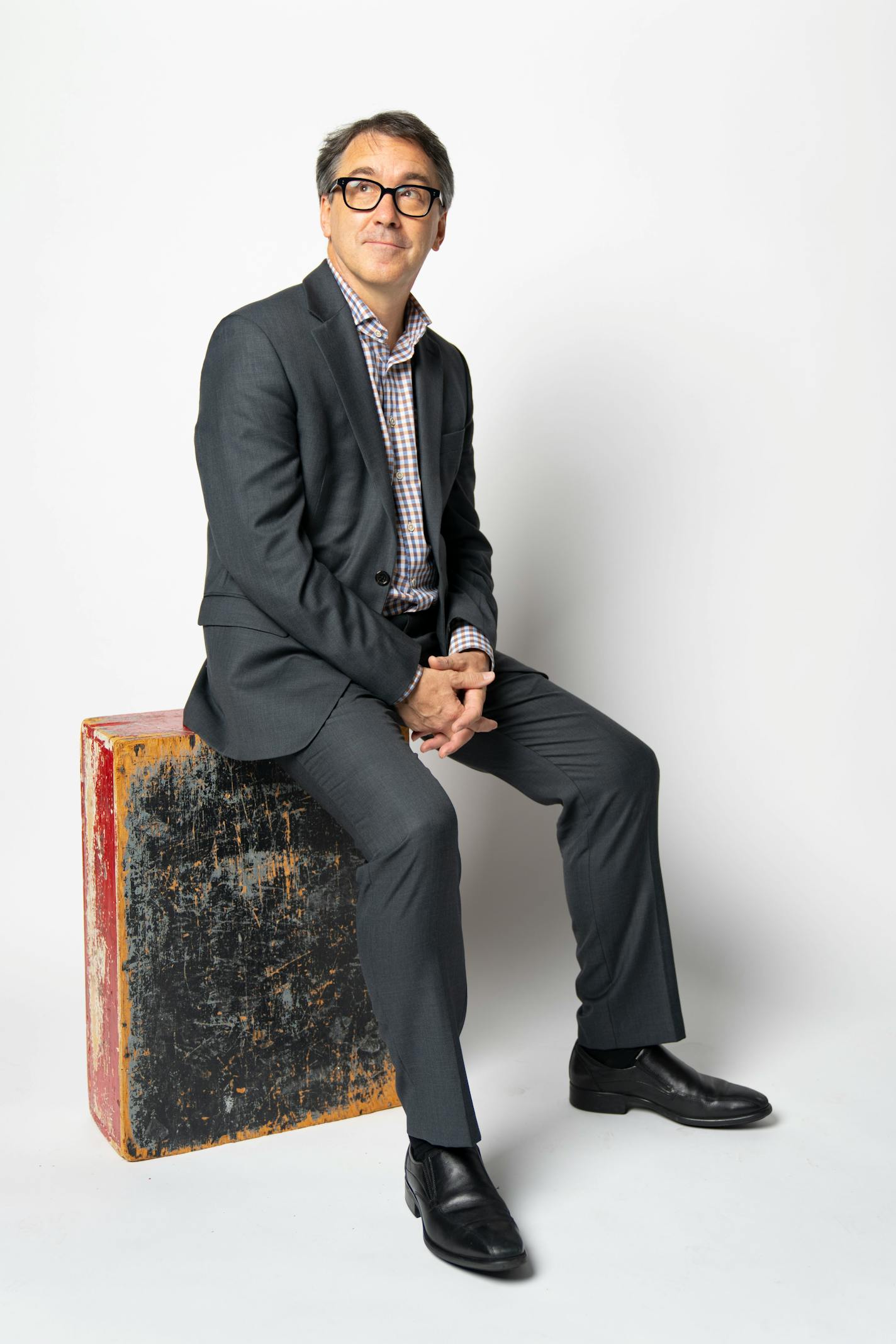 Dr. Jon Hallberg, M.D., poses for a portrait Thursday, Sep. 22, 2022 in the Star Tribune portrait studio in Minneapolis. ]