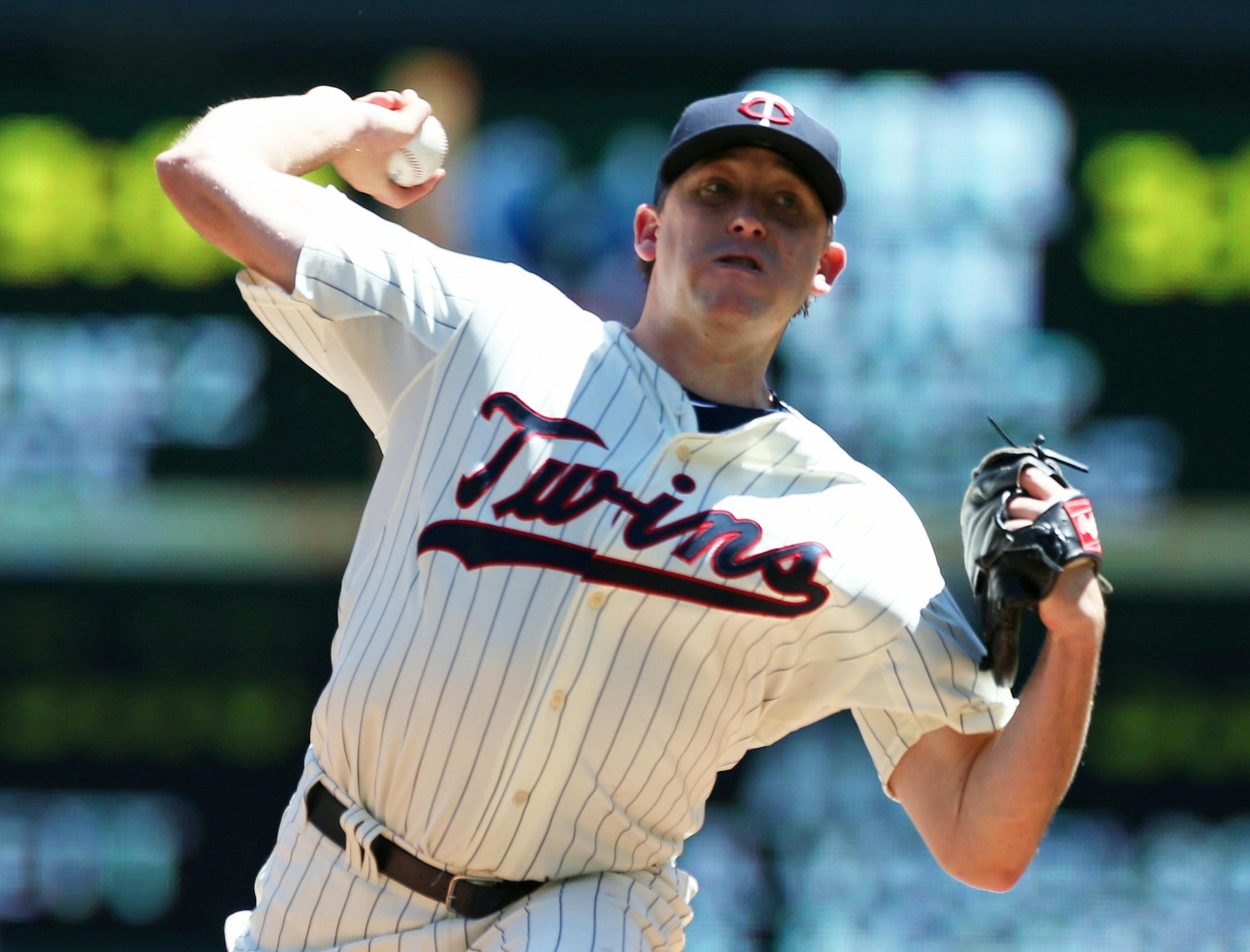 Minnesota Twins pitcher Kevin Correia throws against the Chicago White Sox in the first inning of a baseball game, Saturday, June 21, 2014, in Minneapolis. (AP Photo/Jim Mone)