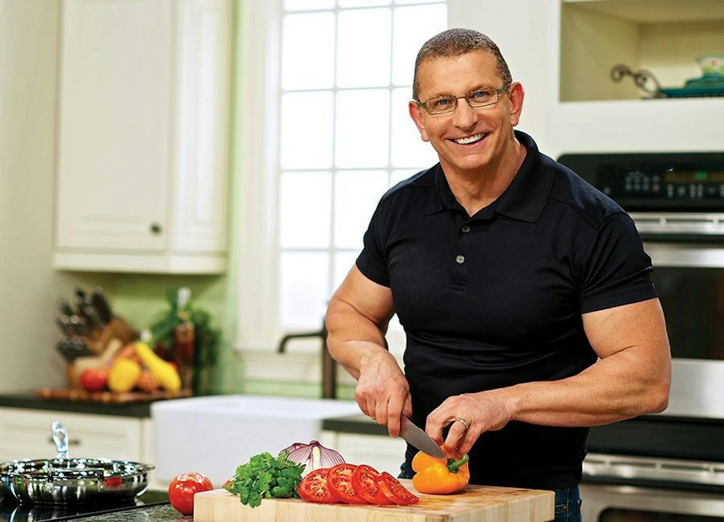 Chef Robert Irvine turns all aspects of dining into sightseeing opportunities. (PRNewsFoto/Transitions Optical, Inc.) THIS CONTENT IS PROVIDED BY PRNewsfoto and is for EDITORIAL USE ONLY**