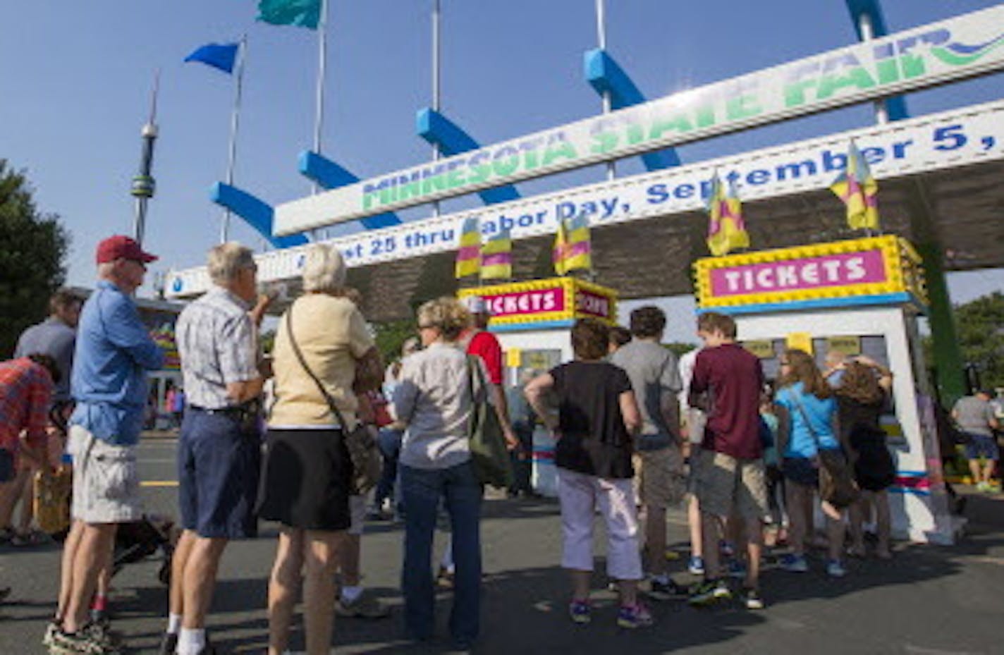 People line up at the main ticket booth on the first day of the State Fair. ] (Leila Navidi/Star Tribune) leila.navidi@startribune.com BACKGROUND INFORMATION: The Minnesota State Fair on Thursday, August 25, 2016.