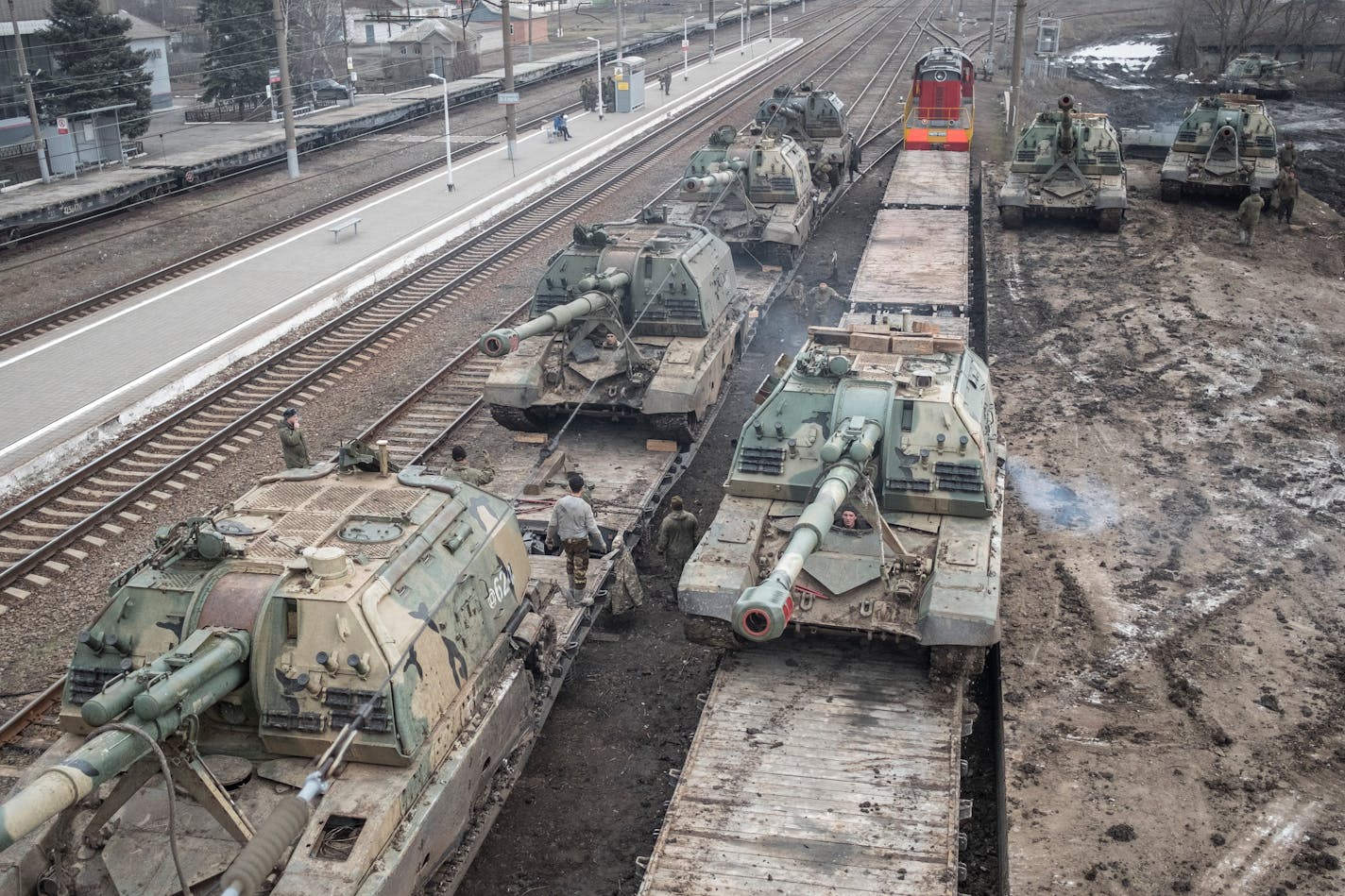 FILE Ñ Russian howitzers are loaded onto train cars at a station outside Taganrog, Russia, near the border with Ukraine, on Tuesday, Feb. 22, 2022. A New York Times investigation based on interviews, intercepts, documents and secret battle plans shows how a Òwalk in the parkÓ became a catastrophe for Russia. (The New York Times)