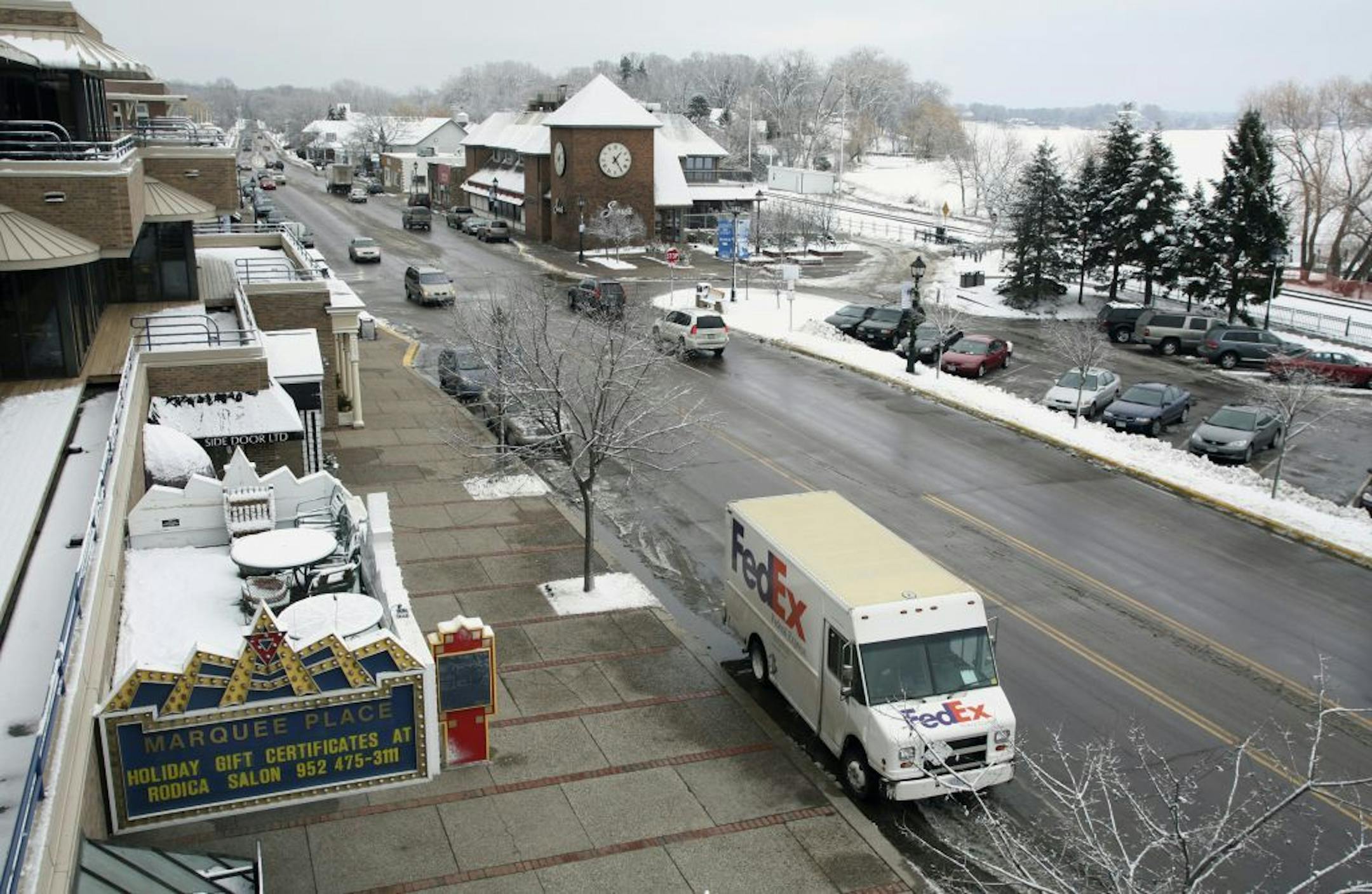 JENNIFER SIMONSON� jsimonson@startribune.com Wayzata, MN-Wed., Feb. 1, 2006 A view of downtown Wayzata, with the railroad tracks and Lake Minnetonka to the right, from the UBS offices along East Lake Street. GENERAL INFORMATION: Redevelopment plans for the Wayzata Bay Center and downtown Wayzata.