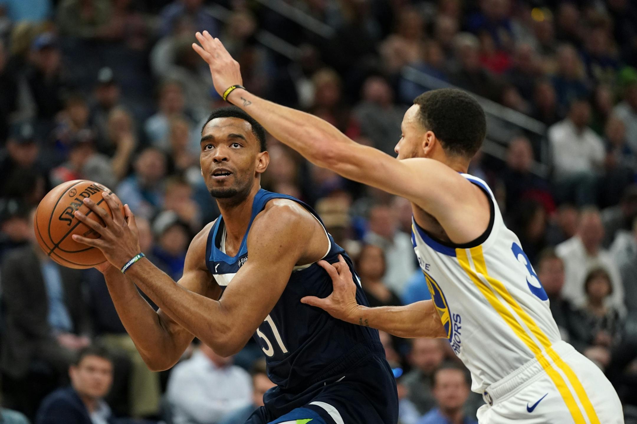 Minnesota Timberwolves forward Keita Bates-Diop (31) drove to the basket as Golden State Warriors guard Stephen Curry (30) defended in the first half.