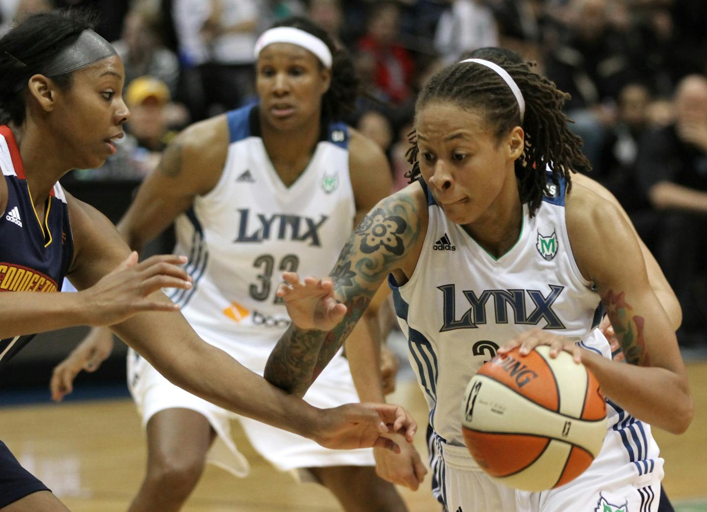 Minnesota Lynx vs. Connecticut Sun exhibition game on 5/21/13. (left to right) Sun's Ashley Walker defended as Lynx's Seimone Augustus drove to the basket.] Bruce Bisping/Star Tribune bbisping@startribune.com Ashley Walker, Seimone Augustus/roster.