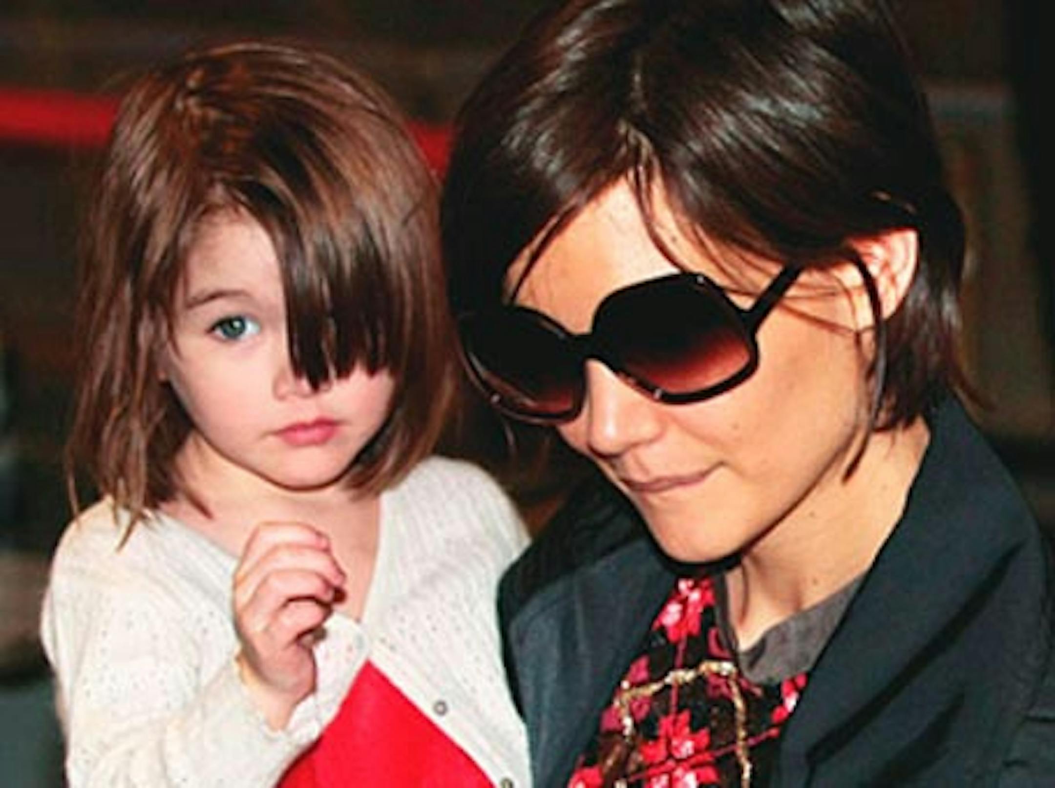Actor Tom Cruise's wife actress Katie Holmes and  daughter Suri smile arrive at Narita International Airport in Narita, east of Tokyo, Sunday, March 8, 2009.Cruise in Japan for the premiere of his new film "Valkyrie".(AP Photo/Itsuo Inouye)