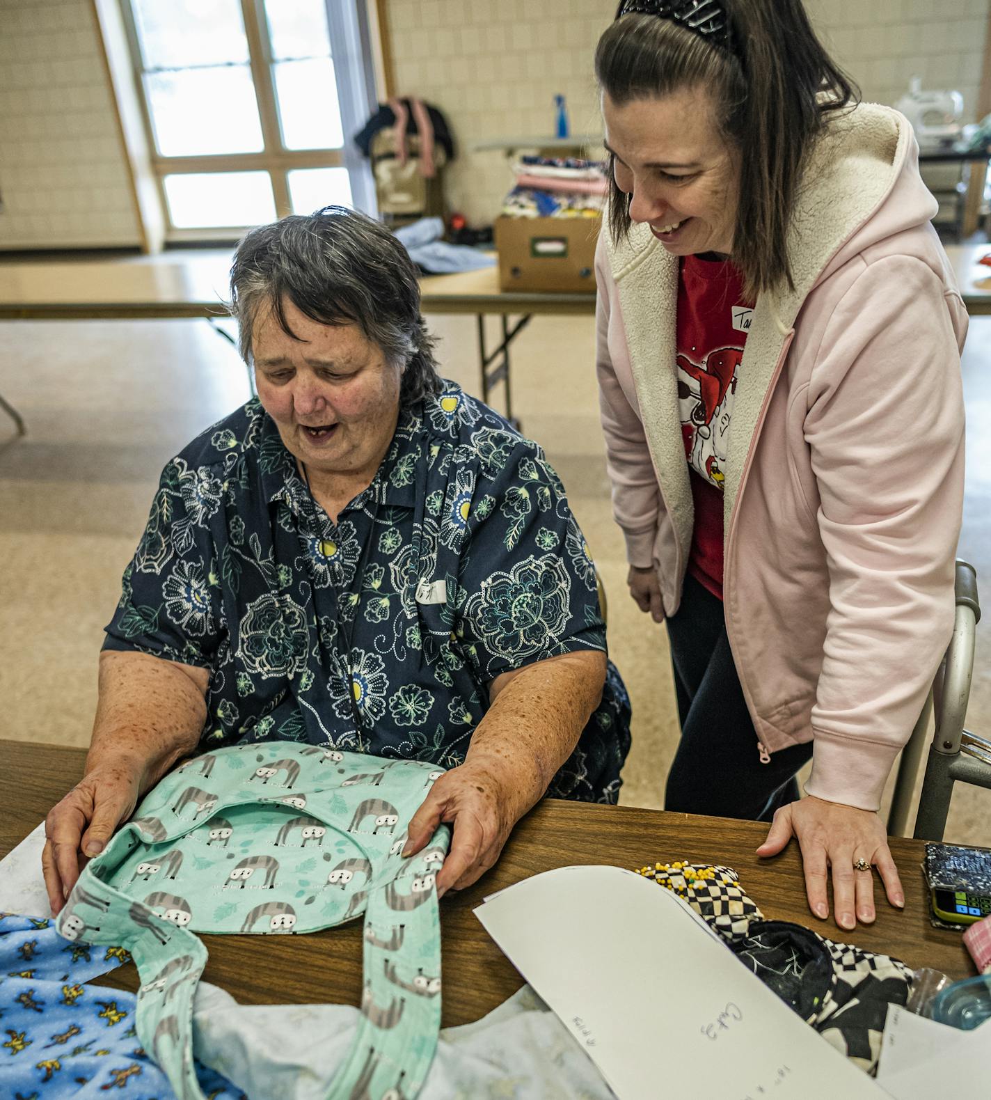 ]. Minnesota is a long way from Australia. That hasn't deterred local crafters, who are sewing, crocheting and knitting for displaced wildlife in Australia. They are making pouches for kangaroo joeys, wallabies and bats and crocheting nests for birds and rodents that don't have the twigs and other natural material needed to make their own nests. RICHARD TSONG-TAATARII &#x2022; richard.tsong-taatarii@startribune.com