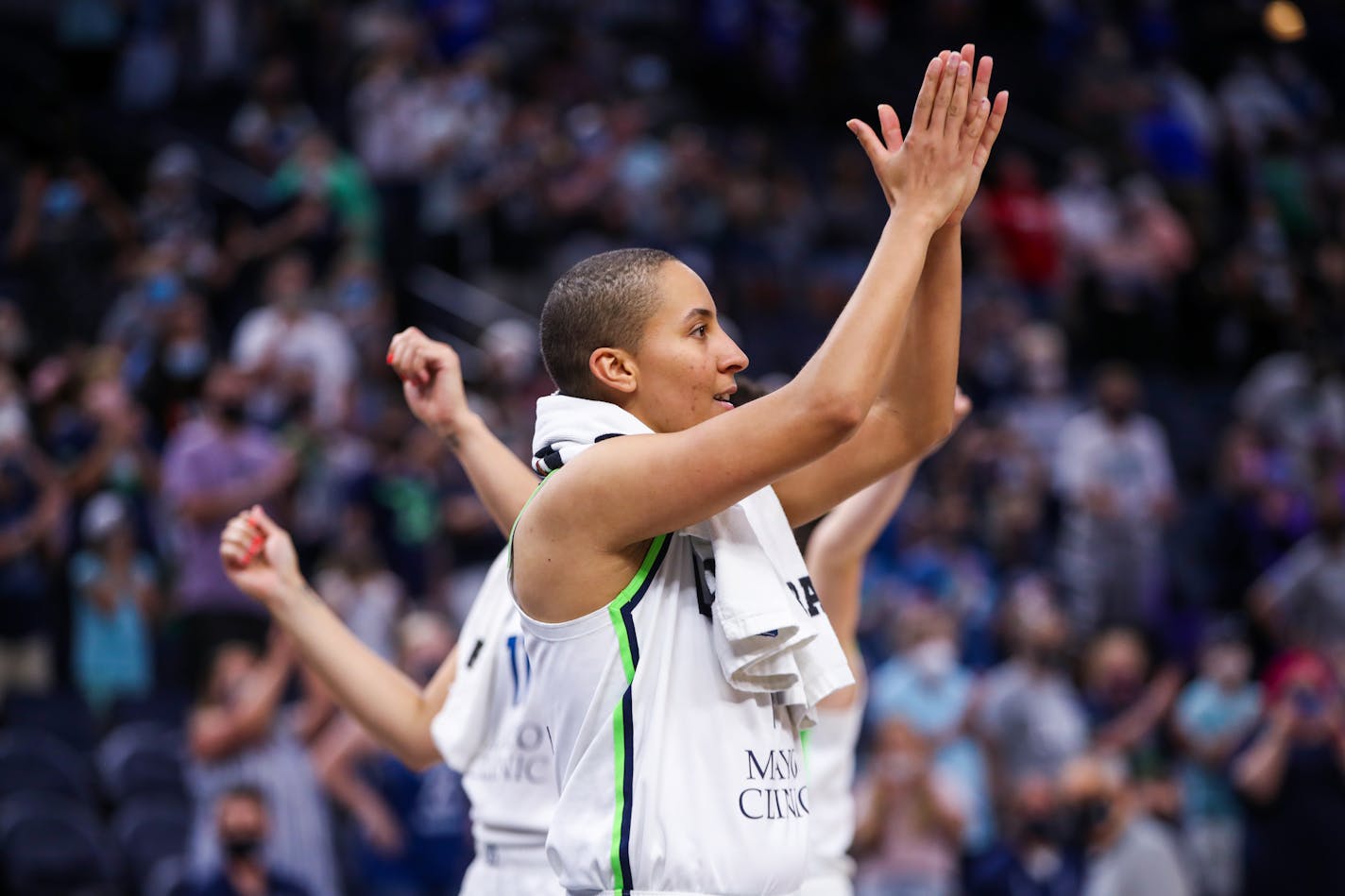 Lynx guard Layshia Clarendon (7) applauds the fans at the end of the game against the New York Liberty at Target Center on Sunday, Aug. 15, 2021, in Minneapolis. The Lynx won the game 88 to 78. ] ANTRANIK TAVITIAN • anto.tavitian@startribune.com