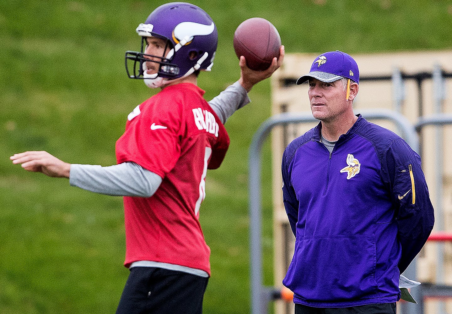 Interim offensive coordinator Pat Shurmur during practice on Wednesday. Shurmur took over the position after Norv Turner resigned. ] CARLOS GONZALEZ cgonzalez@startribune.com - November 2, 2016, Eden Prairie, MN, Winter Park, Minnesota Vikings practice, New offensive coordinator Pat Shurmur takes over from Norv Turner