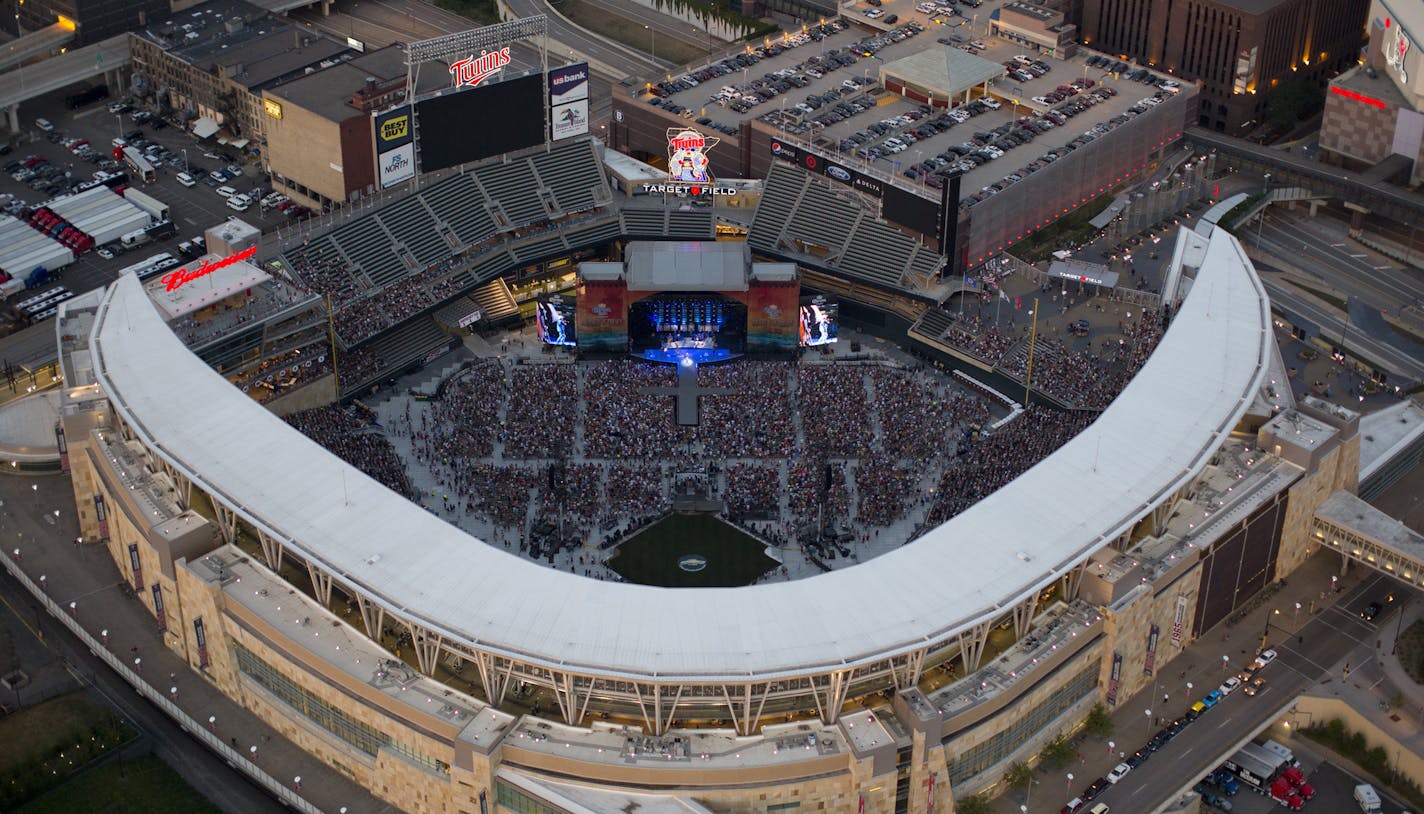 The weather was near perfect Sunday evening, July 8, 2012 for the first concert at Target Field in Minneapolis, Minn. Kenny Chesney hit the stage in center field with the sun low in the sky.] JEFF WHEELER &#x201a;&#xc4;&#xa2; jeff.wheeler@startribune.com