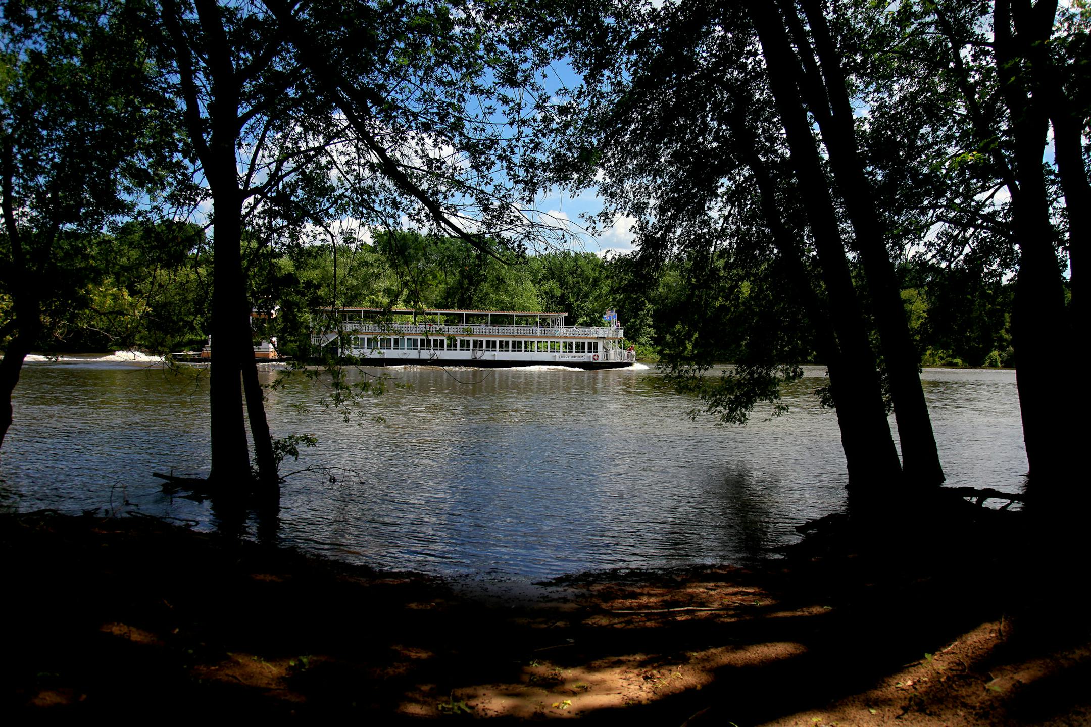 ELIZABETH FLORES • eflores@startribune.com July 8, 2010 - St. Paul, MN - Signs of Summer. IN THIS PHOTO:] A ferry boat made its way down the Mississippi River near Crosby Farm Park.