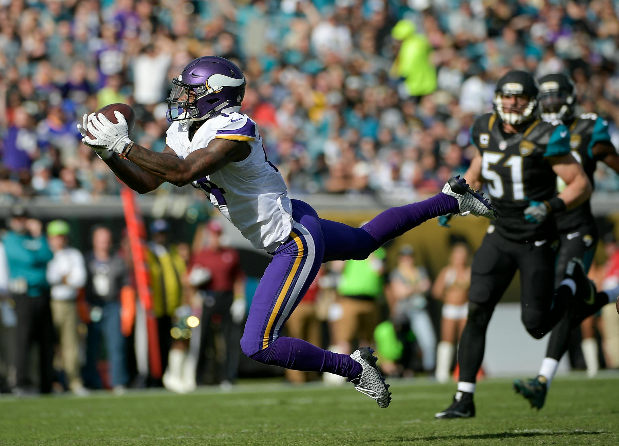 Minnesota Vikings wide receiver Stefon Diggs, left, catches a pass in front of Jacksonville Jaguars middle linebacker Paul Posluszny (51) during the first half of an NFL football game, Sunday, Dec. 11, 2016, in Jacksonville, Fla. (AP Photo/Phelan M. Ebenhack)