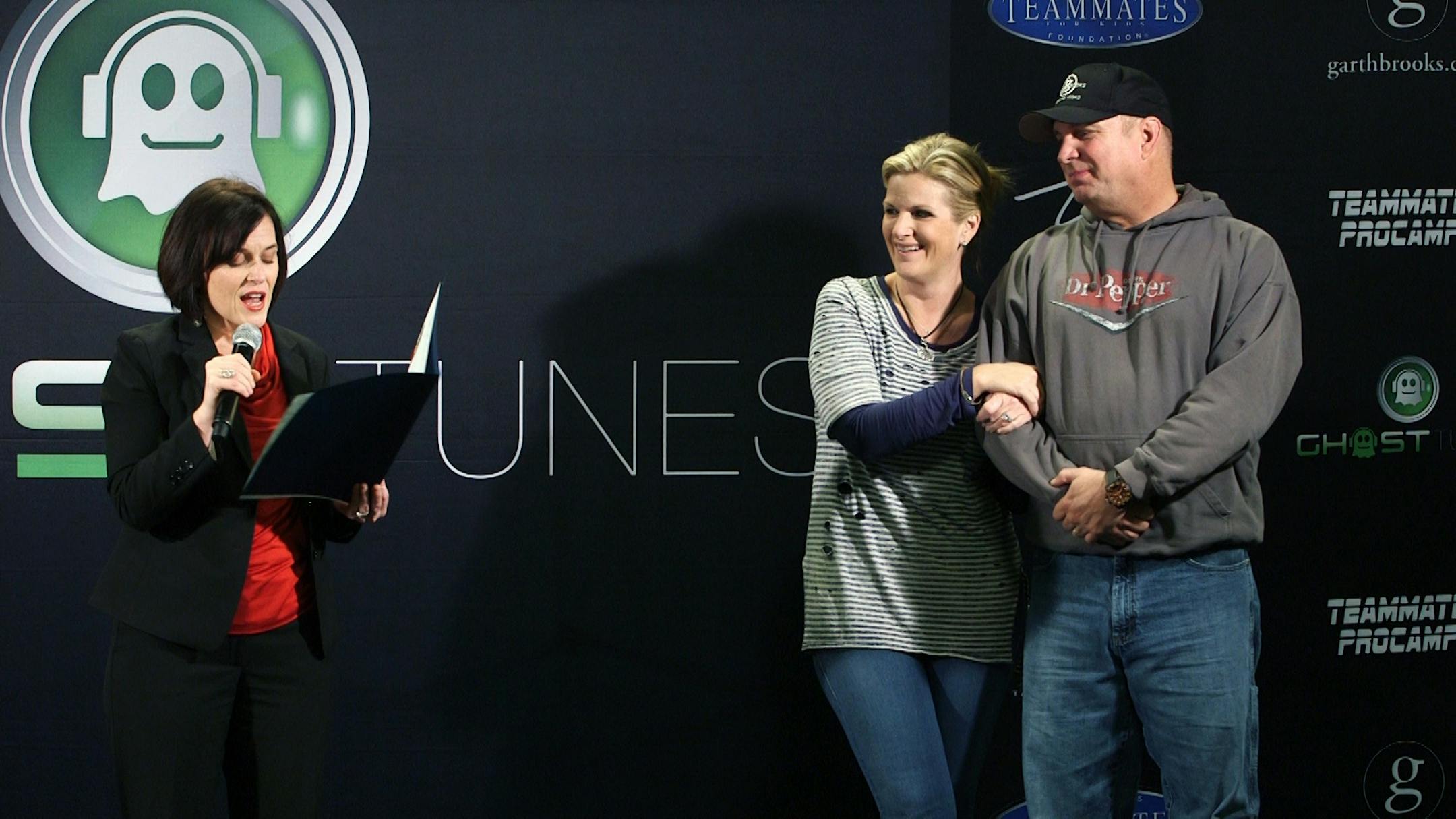 Minneapolis Mayor Betsy Hodges, with Yearwood and Brooks.