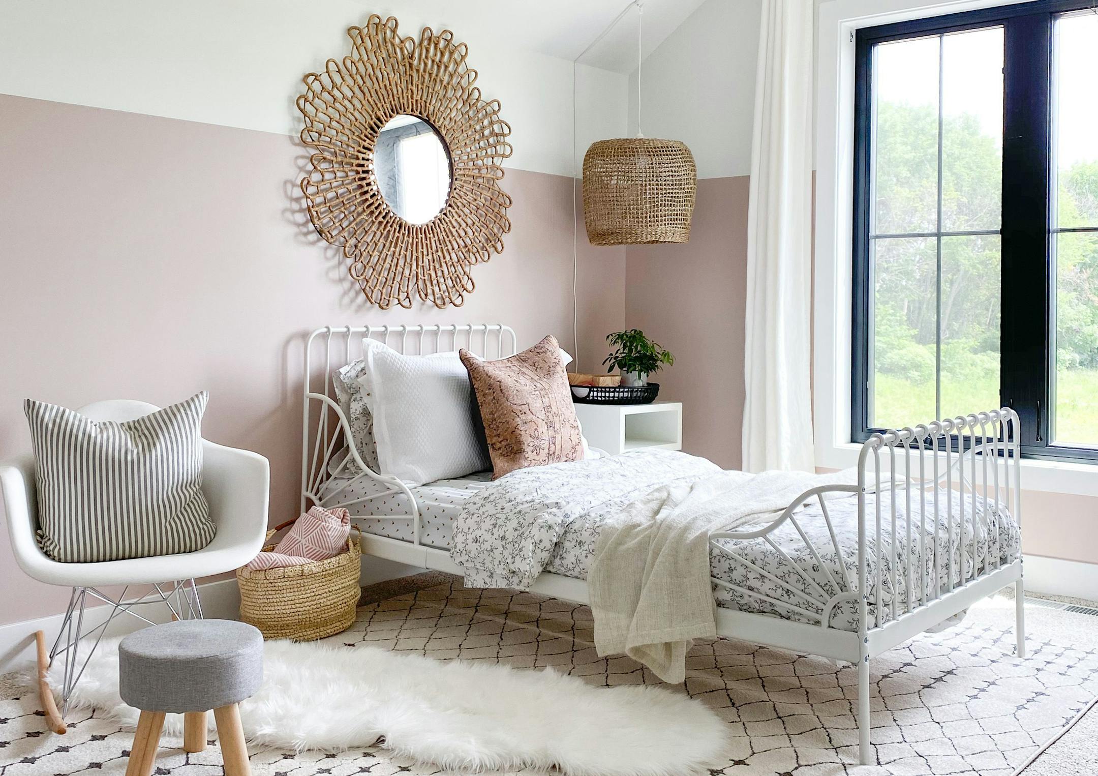DIY bloggers Dan and Sarah Pollio, of Joinery & Design Co., recently gave their daughter's bedroom a makeover.