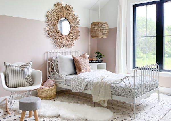 DIY bloggers Dan and Sarah Pollio, of Joinery & Design Co., recently gave their daughter's bedroom a makeover.
