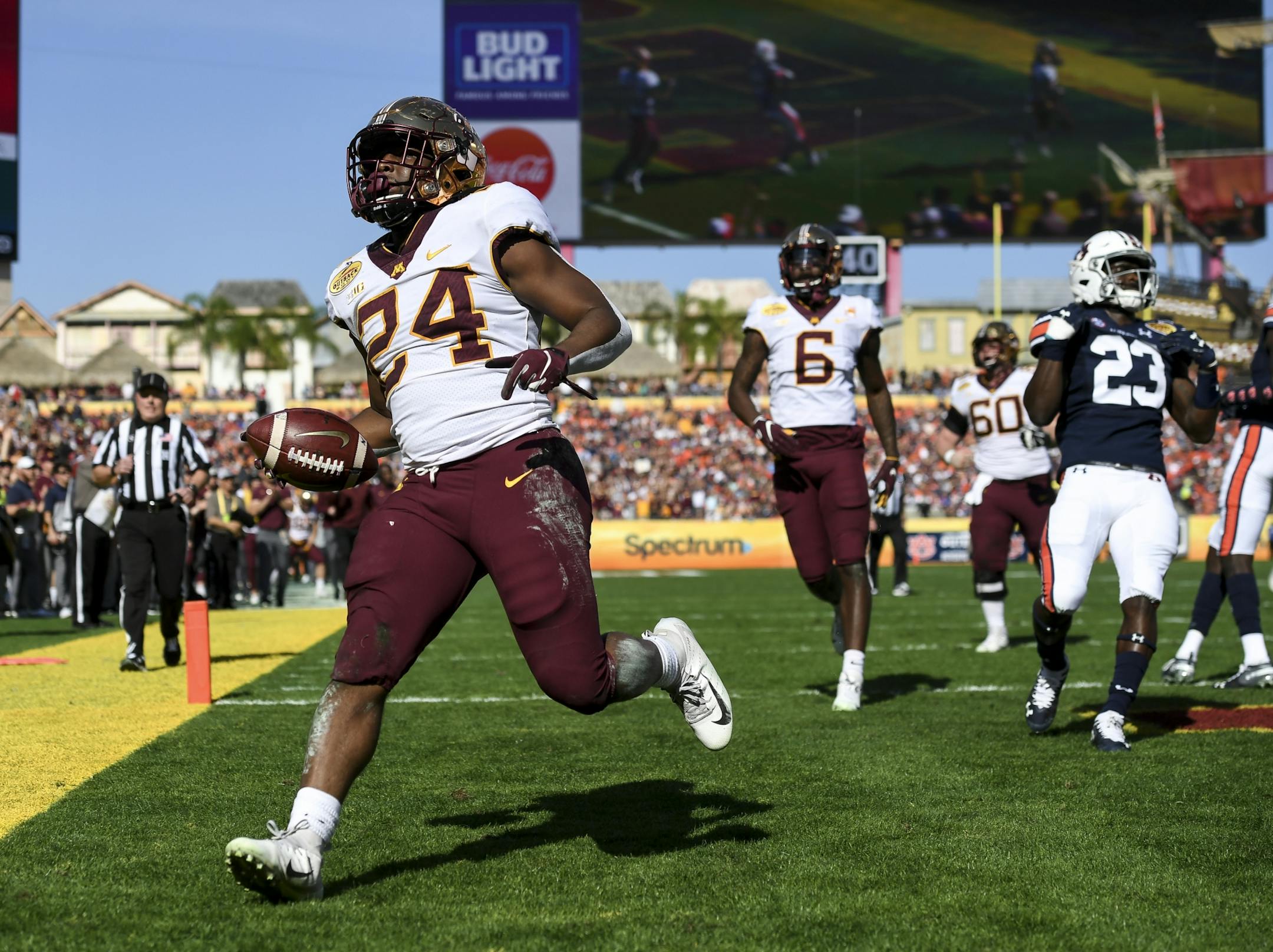 Minnesota Gophers running back Mohamed Ibrahim (24) rushed the ball for a touchdown in the first quarter against the Auburn Tigers.