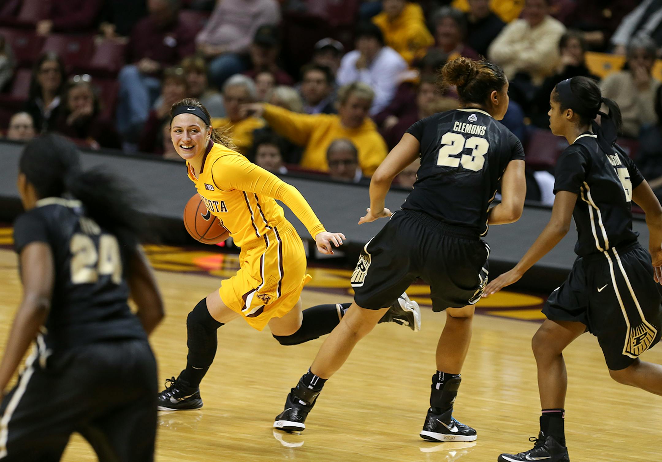Gophers Shayne McDaniel (3) looked to pass the ball during the first half. ] RENEE JONES SCHNEIDER • reneejones@startribune.com Minnesota Gophers women's basketball verse. Purdue Boilermakers at Williams Arena at the University of Minnesota on Thursday, January 22, 2015 in Minneapolis, Minn.