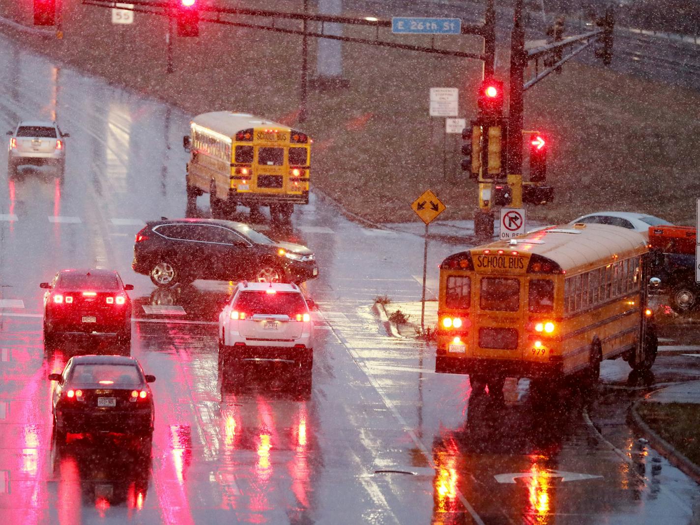 Seen from the Martin Olav Sabo Bridge, auto traffic on Hiawatha Ave. near 26th dealt with a mixture of snow and rain during the morning commute Thursday, Nov. 21, 2019, in Minneapolis, MN.]