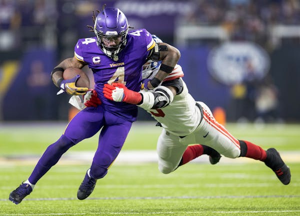 Dalvin Cook (4) during a run in the second quarter during an NFL wild card playoff game between the Minnesota Vikings and the New York Giants on Sunda