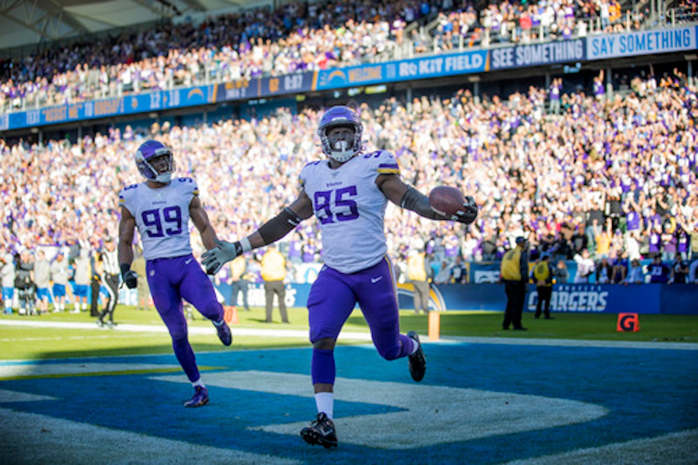 Minnesota Vikings defensive end Ifeadi Odenigbo (95) celebrated his 56 yard fumble recovery touchdown run .] Jerry Holt • Jerry.Holt@startribune.com