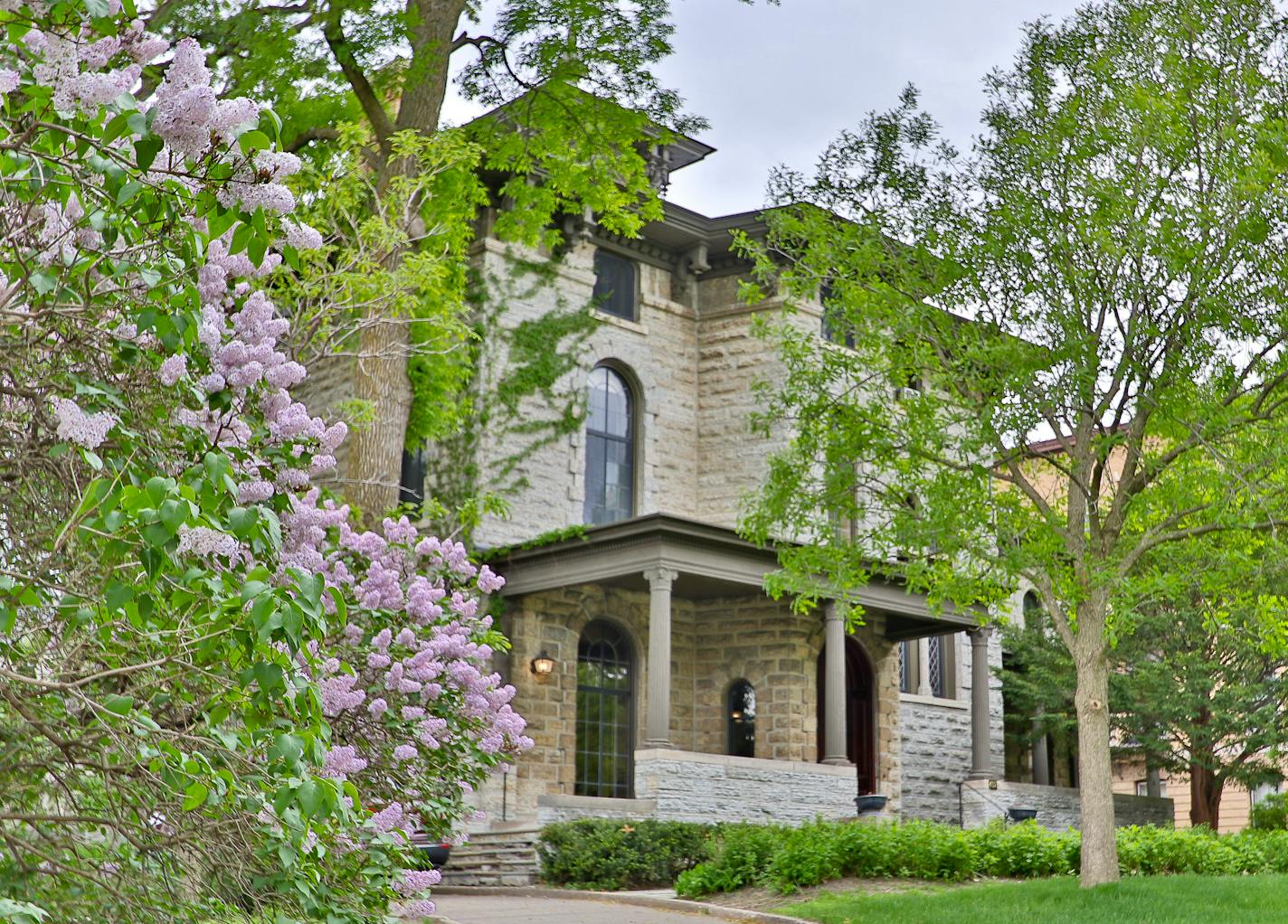 432 Summit: 1862 Italianate villa, Summit Hill home tour