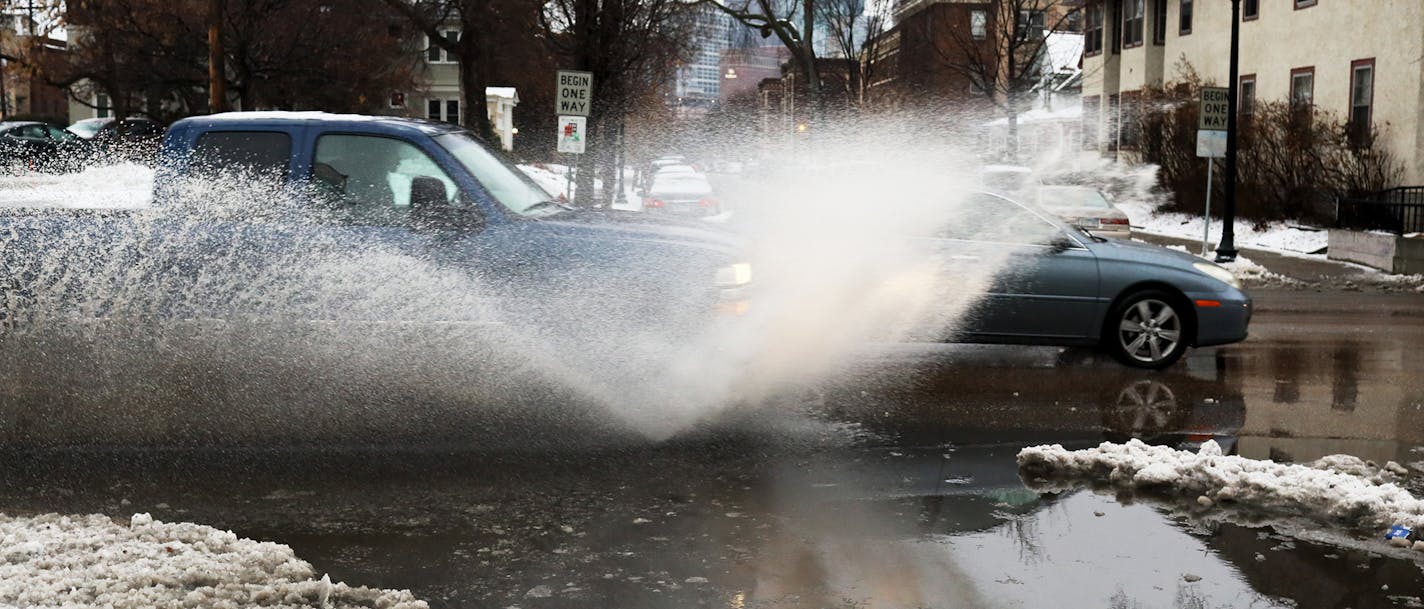 Rain fall created a large puddle on Franklin Ave. and S. 2nd Ave. as a car went through it Thursday, Dec. 27, 2018, in Minneapolis, MN.] DAVID JOLES &#x2022; david.joles@startribune.com What headaches are we seeing early a.m. after 1-3 inches of snow fell overnight?