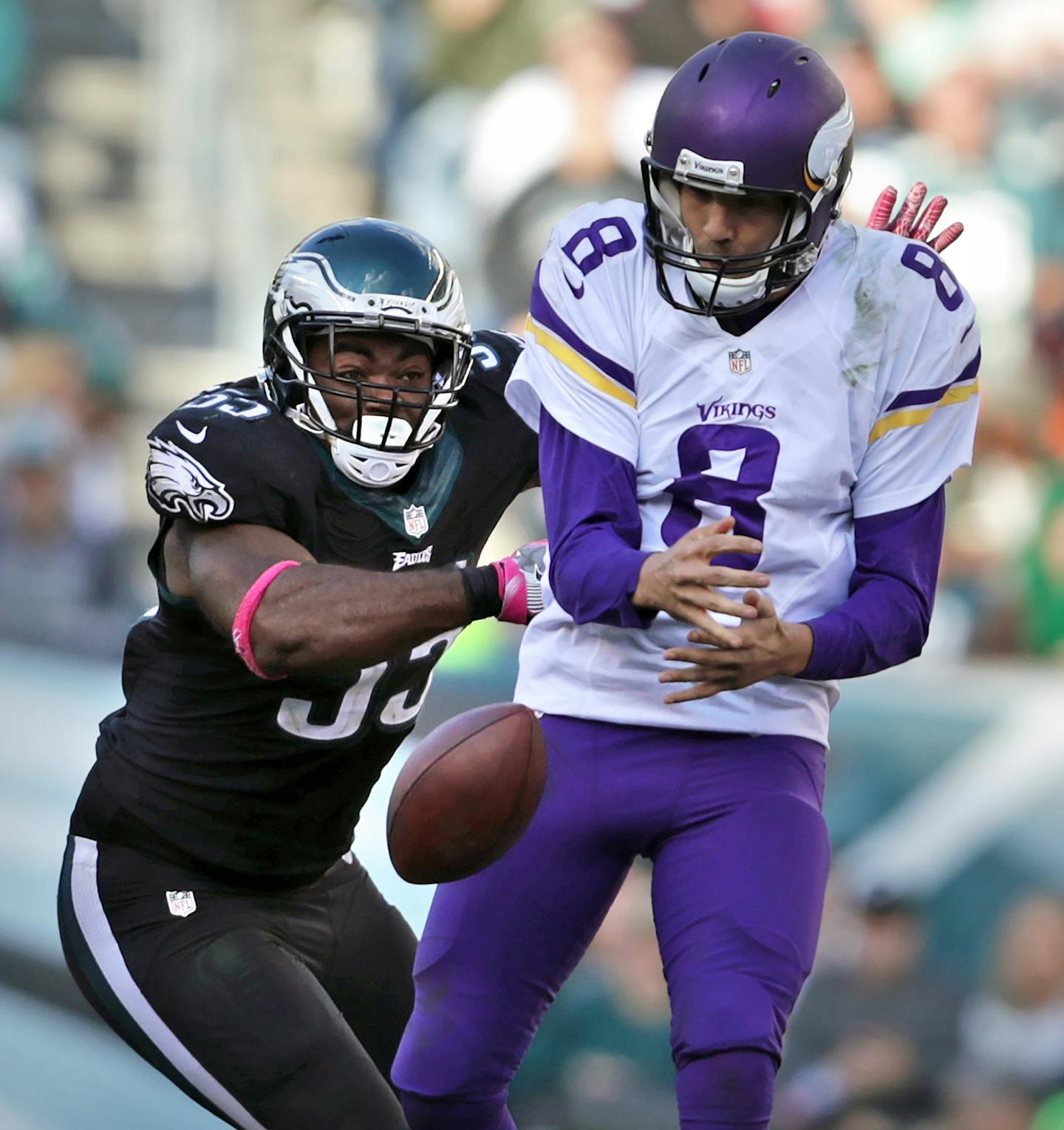 Vikings quarterback Sam Bradford had a bad day. Here, he fumbles the ball after being hit hard by Eagles Brandon Graham in the 4th quarter. Bradford recovered the ball on this play. ] Minnesota Vikings @ Philadelphia Eagles, Lincoln Financial Field. brian.peterson@startribune.com
Philadelphia, PA 10/23/16