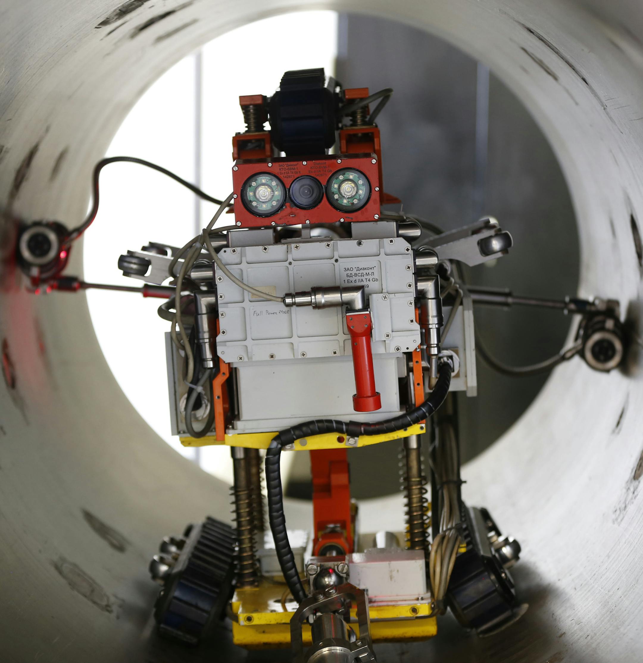 Diakont’s robot resembles the robot from the movie, “WALL-E.”