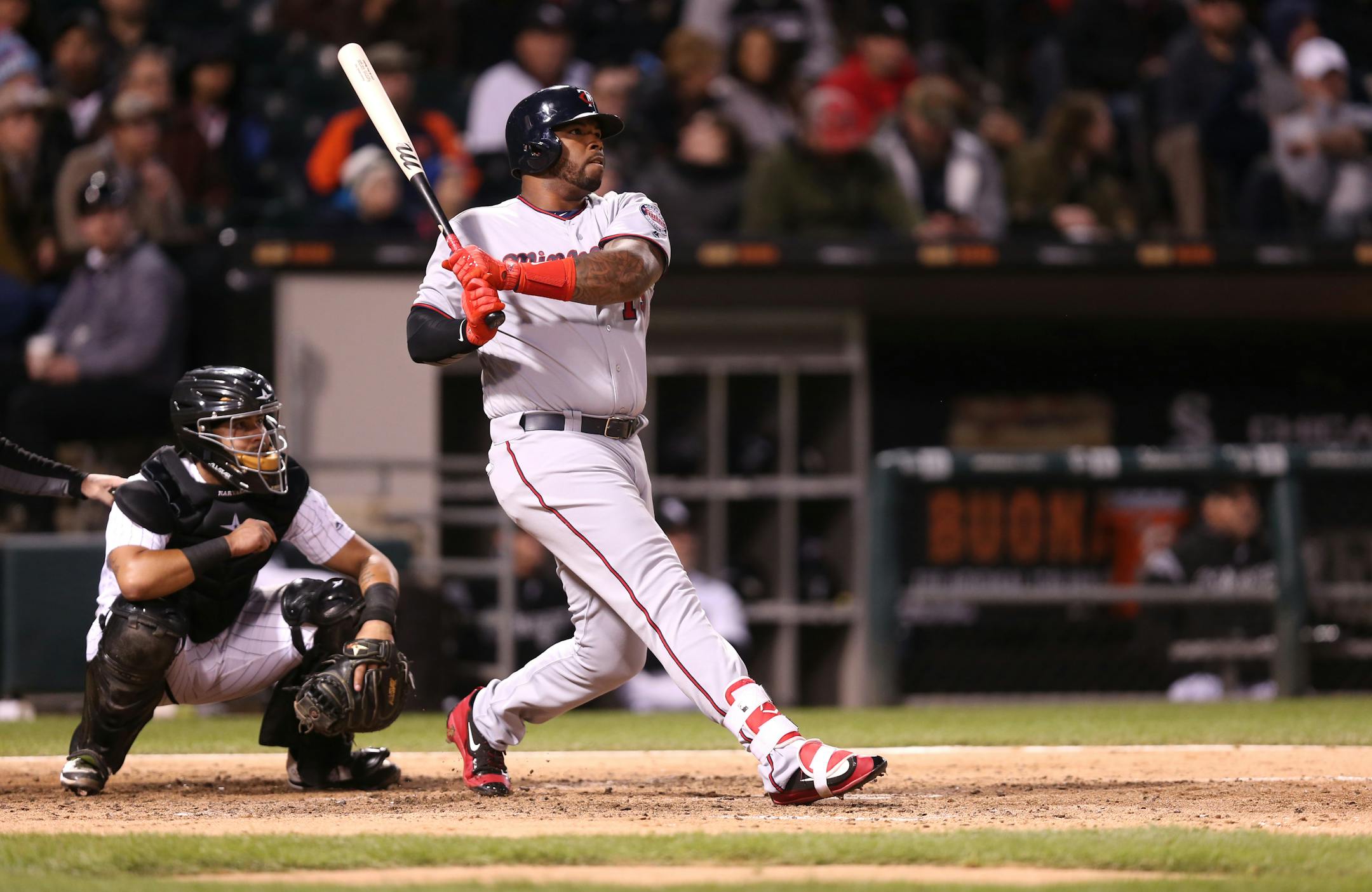 The Minnesota Twins' Kennys Vargas (19) hits a two-run home run in the fourth inning against the Chicago White Sox at Guaranteed Rate Field in Chicago on Tuesday, May 9, 2017. (Chris Sweda/Chicago Tribune/TNS) ORG XMIT: 1202038