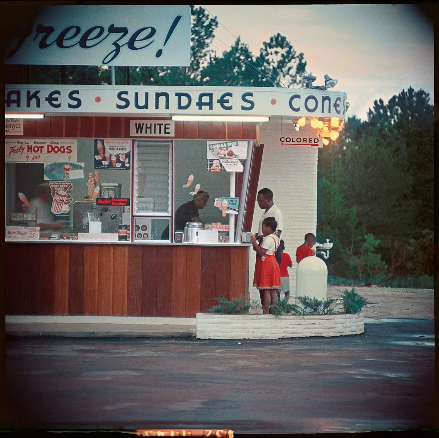 Credit: Photograph by Gordon Parks. Copyright: Courtesy of and copyright The Gordon Parks Foundation From a 1956 photo story by Gordon Parks published in Life Magazine on segregation in Alabama.