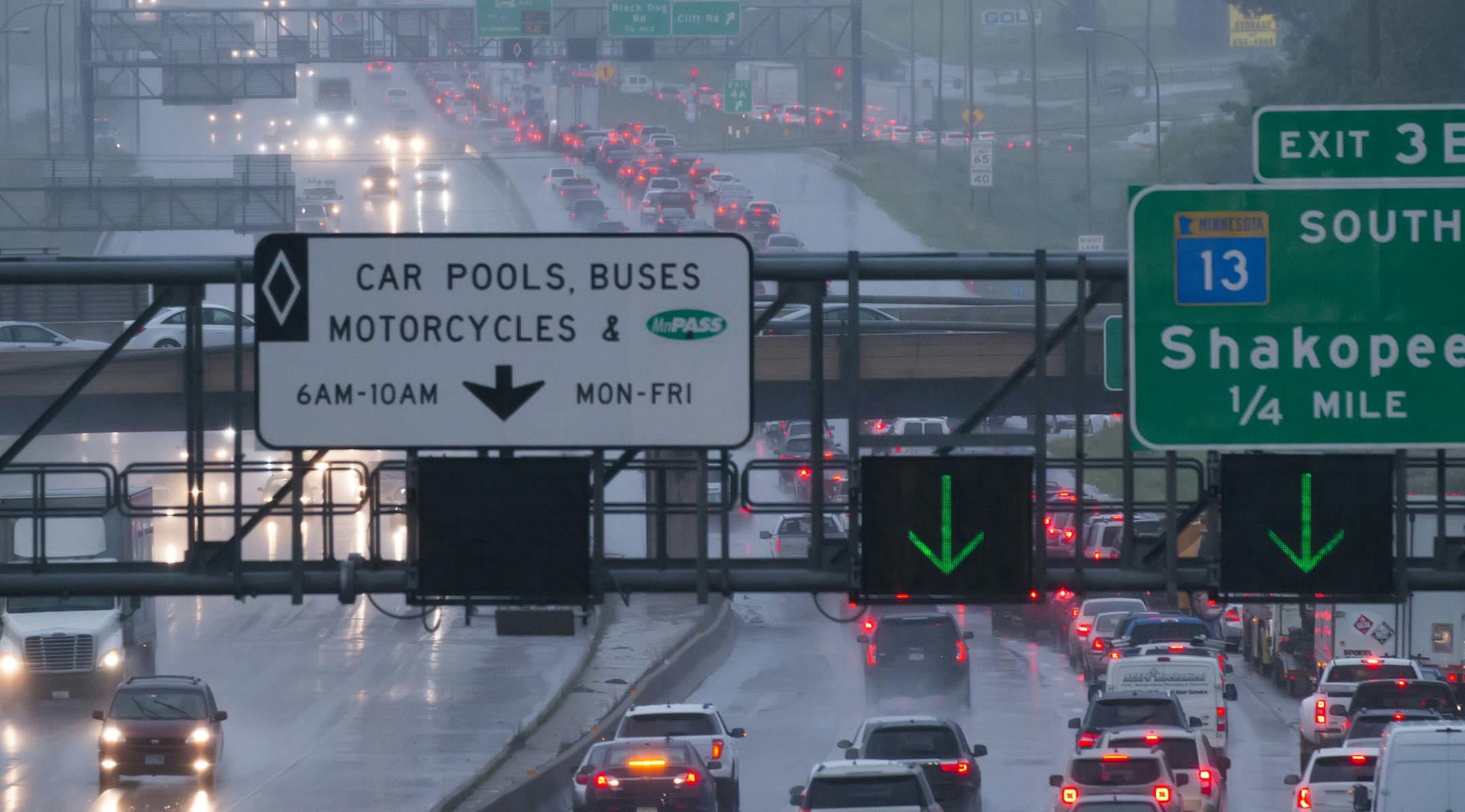 Heavy rain soaked the metro area Monday morning, messing with the commute and bringing with it high winds. Here, traffic was at a stand still on I-35W northbound heading across the Minnesota River at about 8:45 Monday morning. ] Brian.Peterson@startribune.com Burnsville, MN - 6/22/2015 ORG XMIT: MIN1506221051570442 ORG XMIT: MIN1605111210501027