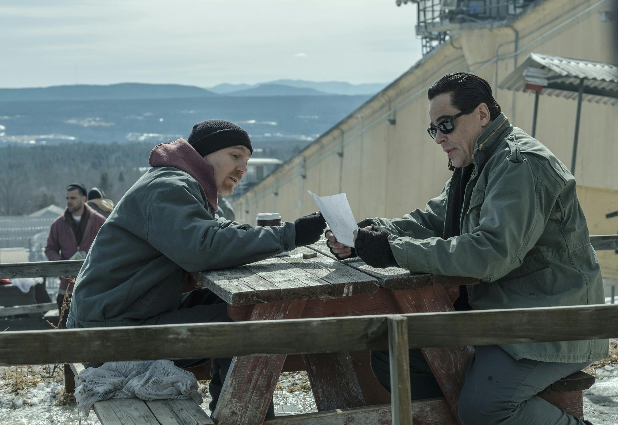 Paul Dano as David Sweat and Benicio Del Toro as Richard Matt in Escape at Dannemora (Episode 1). -Photo: Chris Saunders/SHOWTIME -Photo ID: DANNEMORA_101_1627