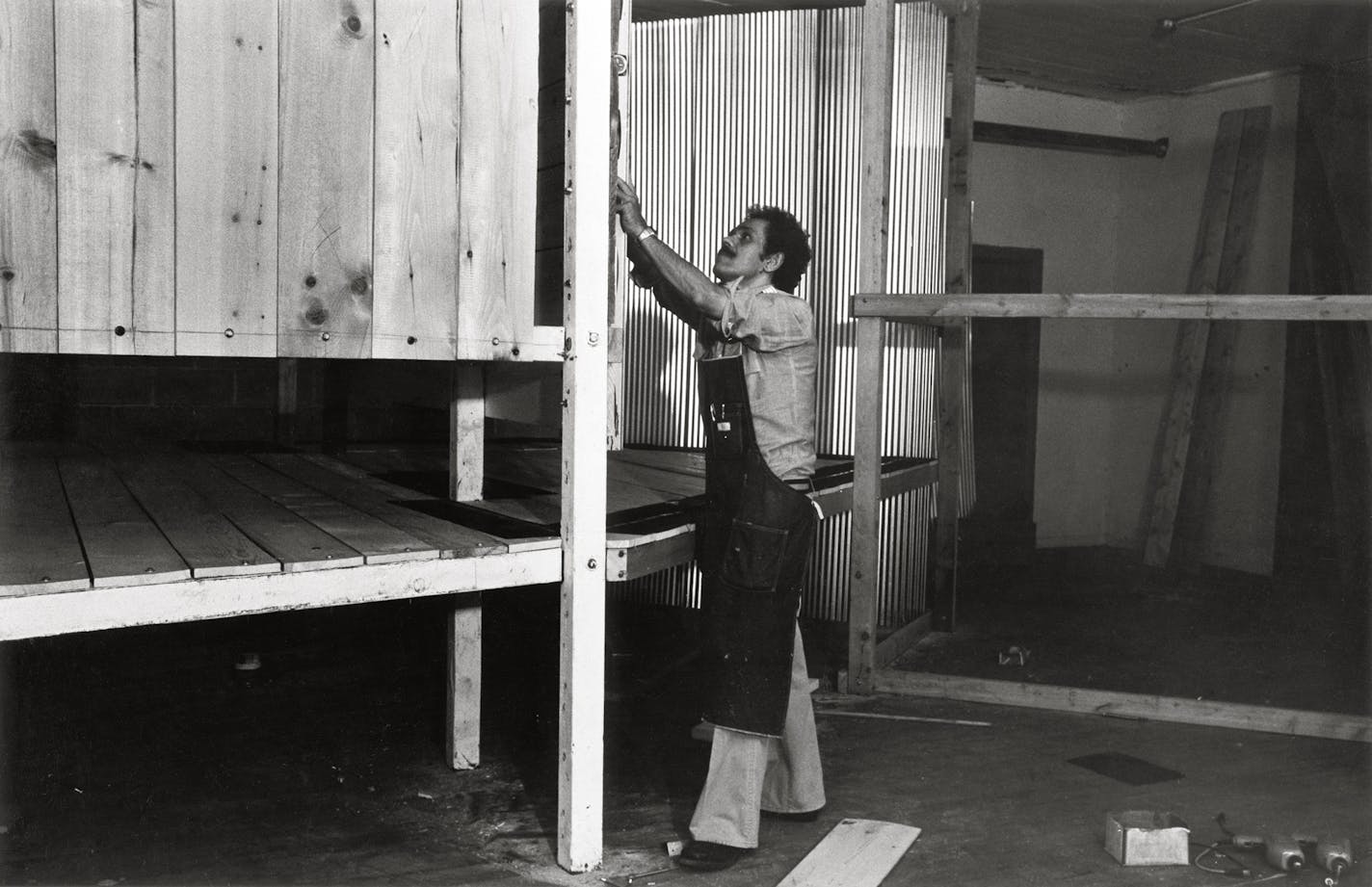 Armajani in his Minneapolis studio in 1977, building what would become"Thomas Jefferson's House: West Wing, Sunset House." Armajani had visited Jefferson's home at Monticello the year before, and decided to deconstruct Jefferson's "democratic" architectural style.