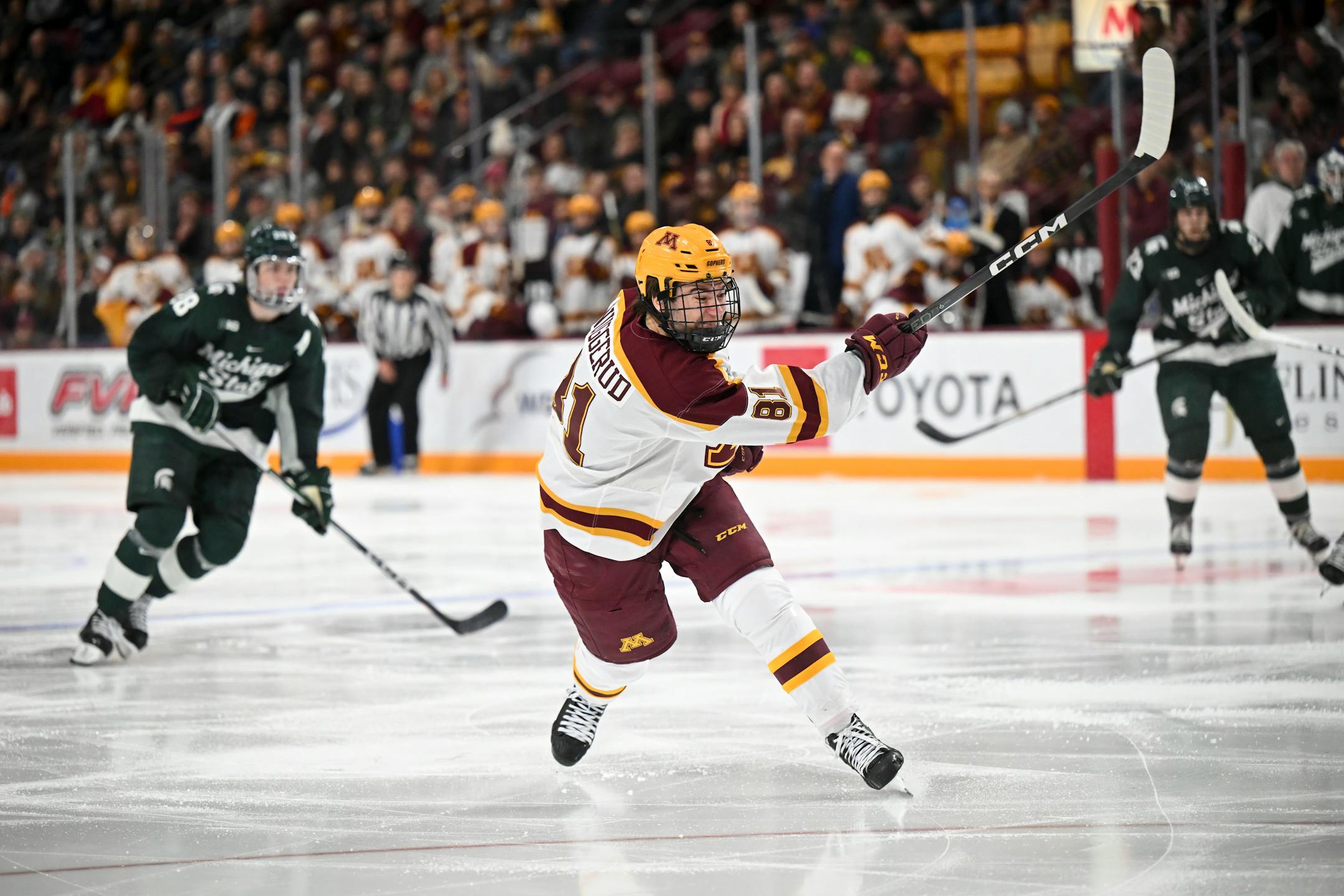 Minnesota left wing Jimmy Snuggerud (81) attempts a shot in the thrid period against the Michigan St. Spartans during the third period Friday, Nov. 24, 2023 at the 3M Arena at Mariucci in Minneapolis, Minn.. ] AARON LAVINSKY • aaron.lavinsky@startribune.com