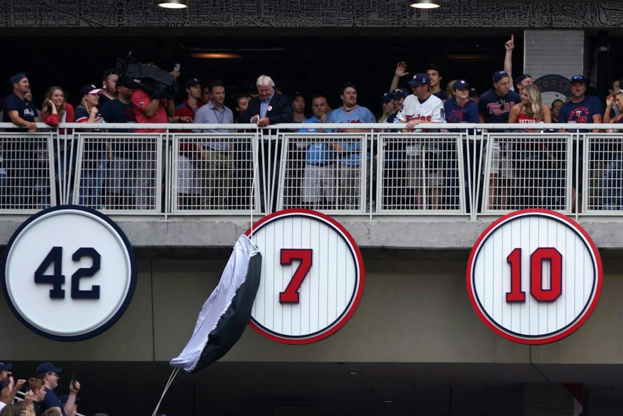 Former Minnesota Twins star Joe Mauer's retired number 7 was unveiled during a pre-game ceremony Saturday.
