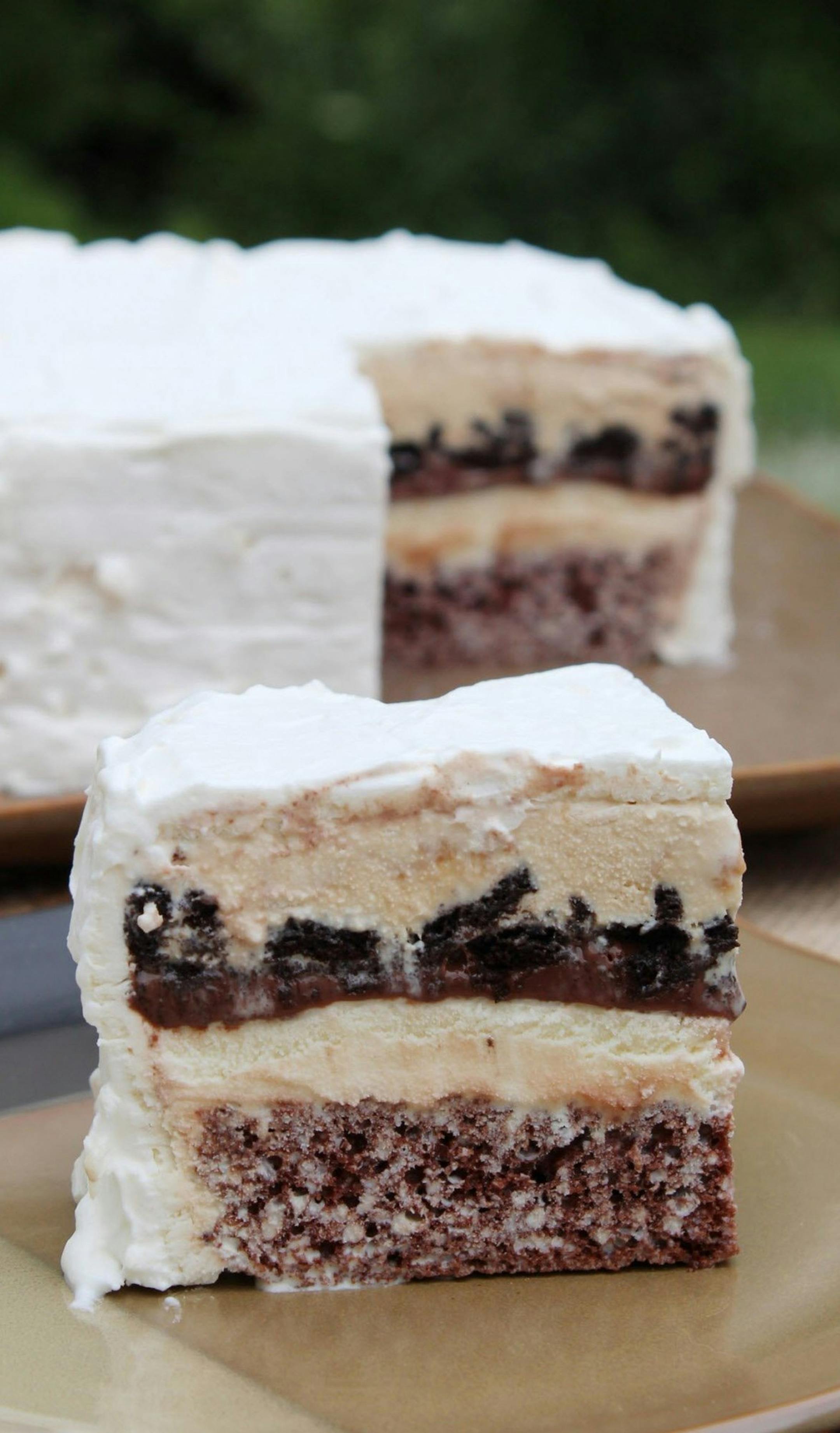 Caramel Chocolate Crunch Ice Cream Cake has layers of chocolate cake, vanilla ice cream, fudge, chocolate cookie bits and caramel ice cream -- with whipped cream frosting. (Alison Sherwood/Milwaukee Journal Sentinel/MCT) ORG XMIT: 1155391