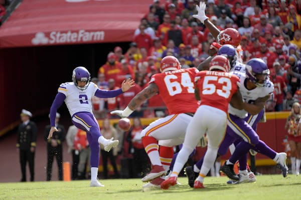 Britton Colquitt's shanked punt leads to Chiefs' winning drive