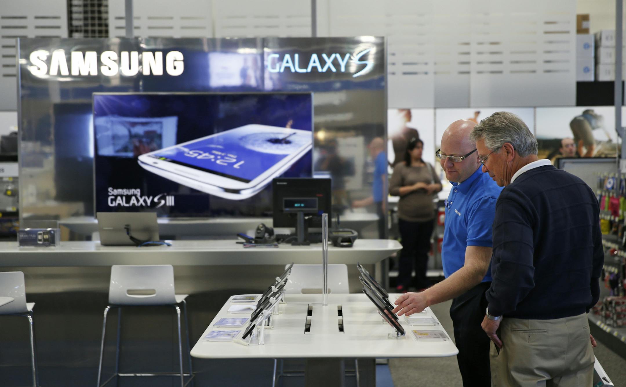 The prices on ultra-high-definition TVs should come down substantially later in the year, Best Buy CEO Hubert Joly said Thursday, which should help the Richfield-based retailer capitalize on its Samsung and Sony mini-stores.