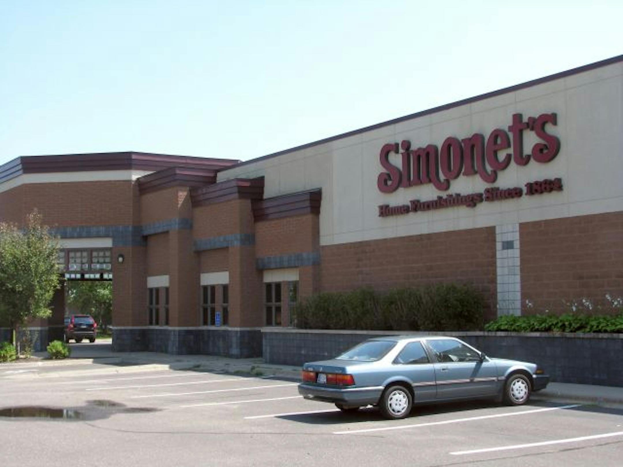 Simonet�s Furniture