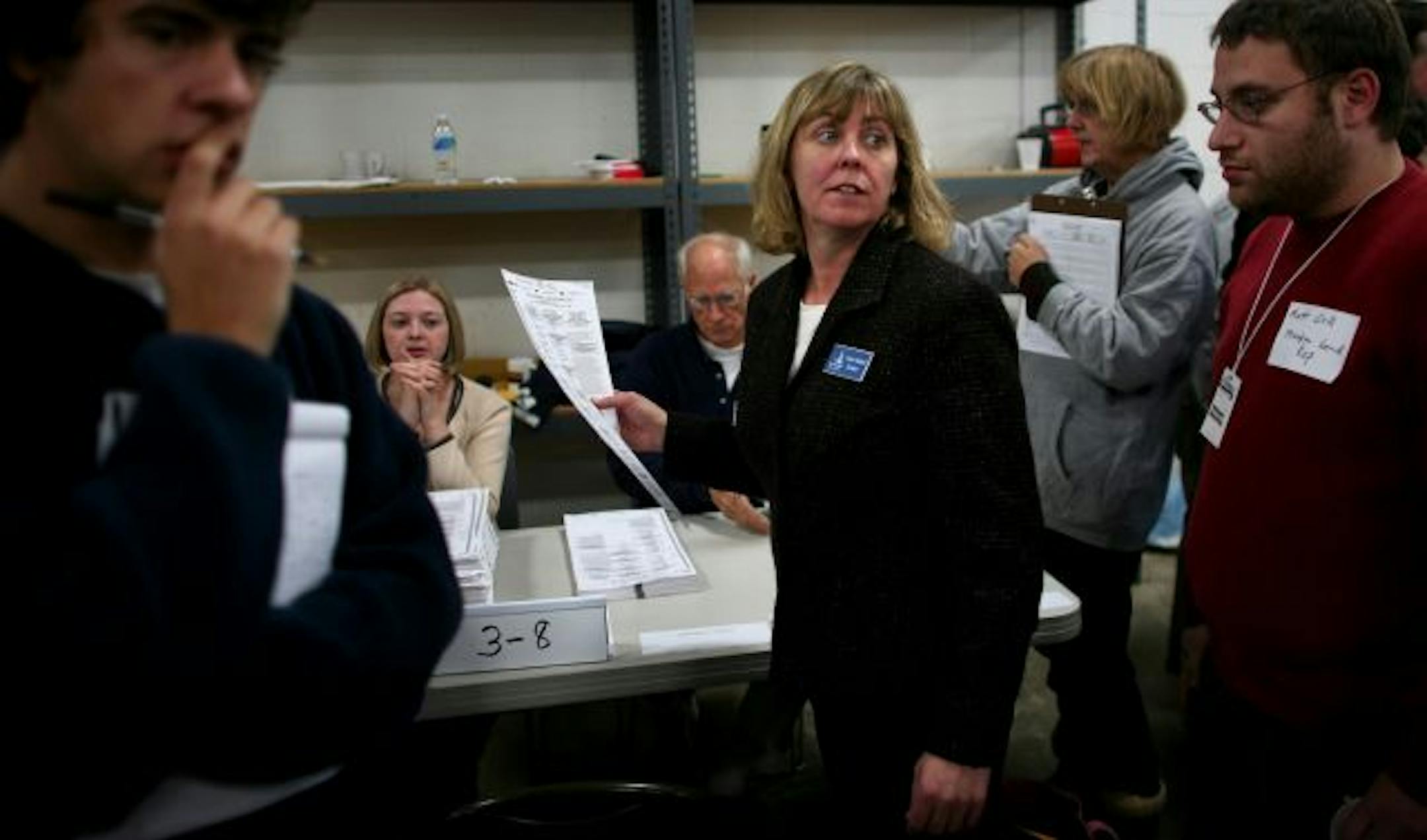 Cindy Reichert (center)